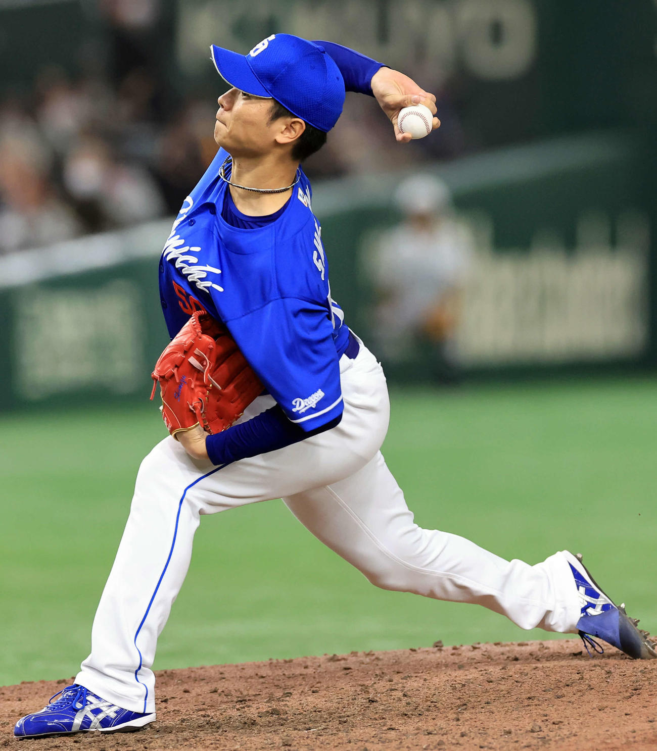 巨人対中日　8回裏巨人の攻撃で登板した清水（撮影・浅見桂子）