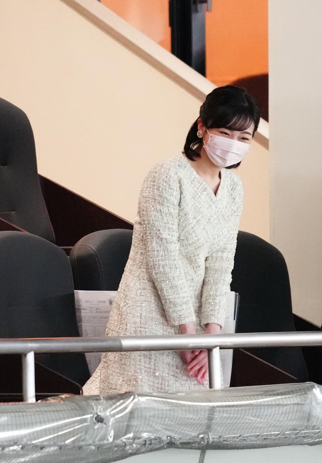 全国高校女子硬式野球選抜大会決勝、神戸弘陵－花巻東戦を観戦する秋篠宮家の次女佳子さま（撮影・江口和貴）