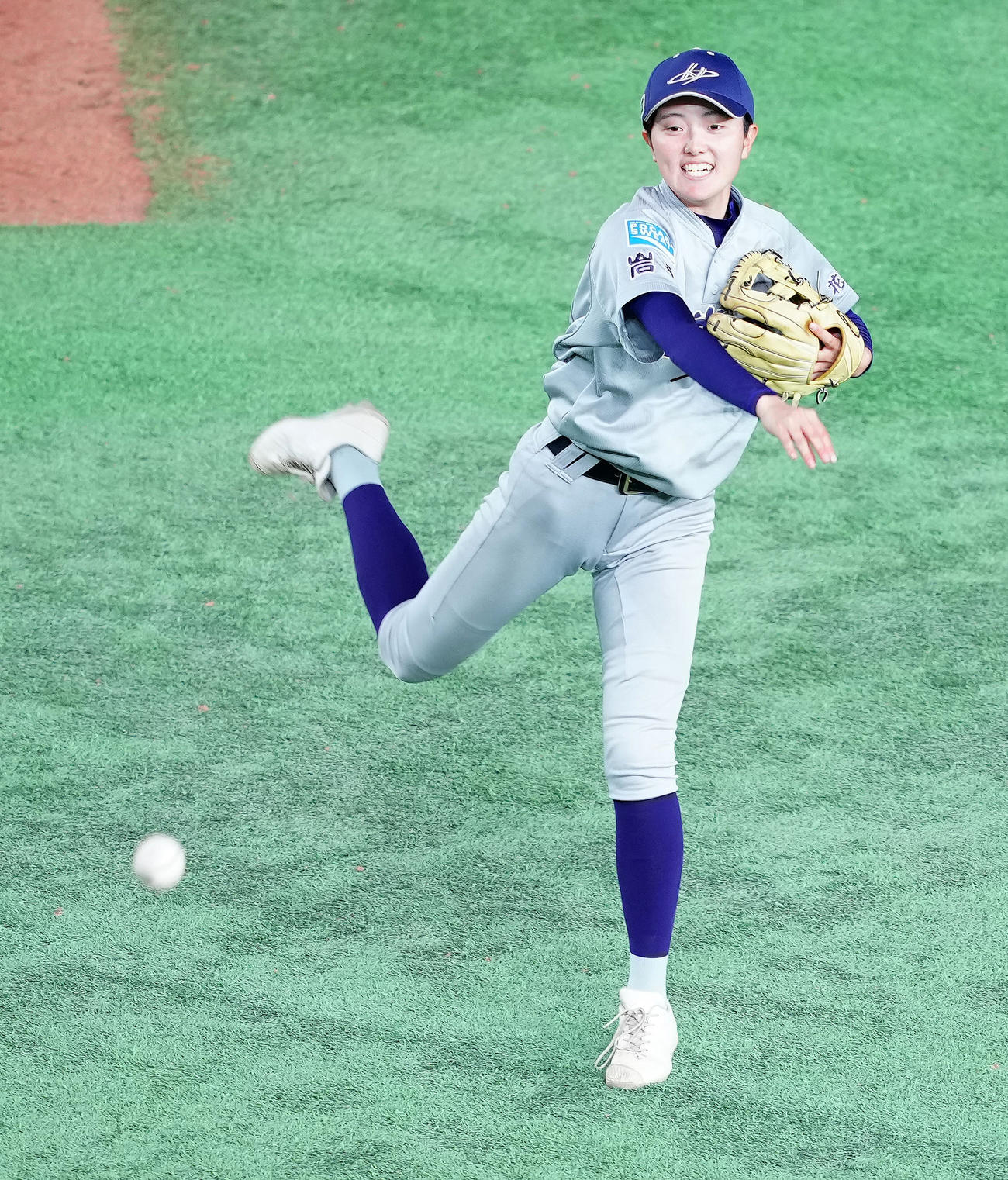 神戸弘陵対花巻東　1回表開始前、二塁の守備位置で練習する花巻東・佐々木（撮影・江口和貴）