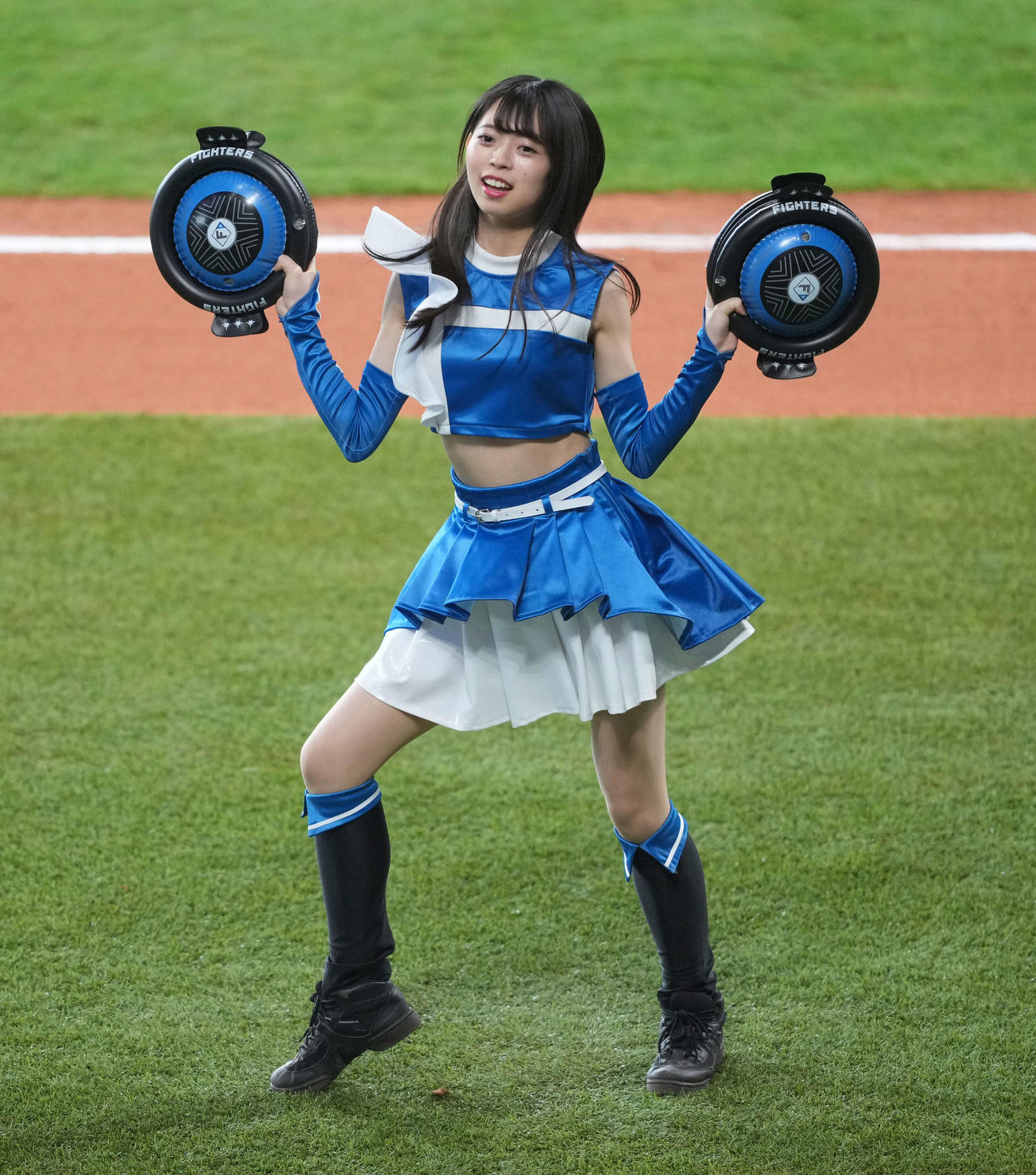 日本ハム対楽天　ジンギスカンダンスをするファイターズガール（撮影・井上学）