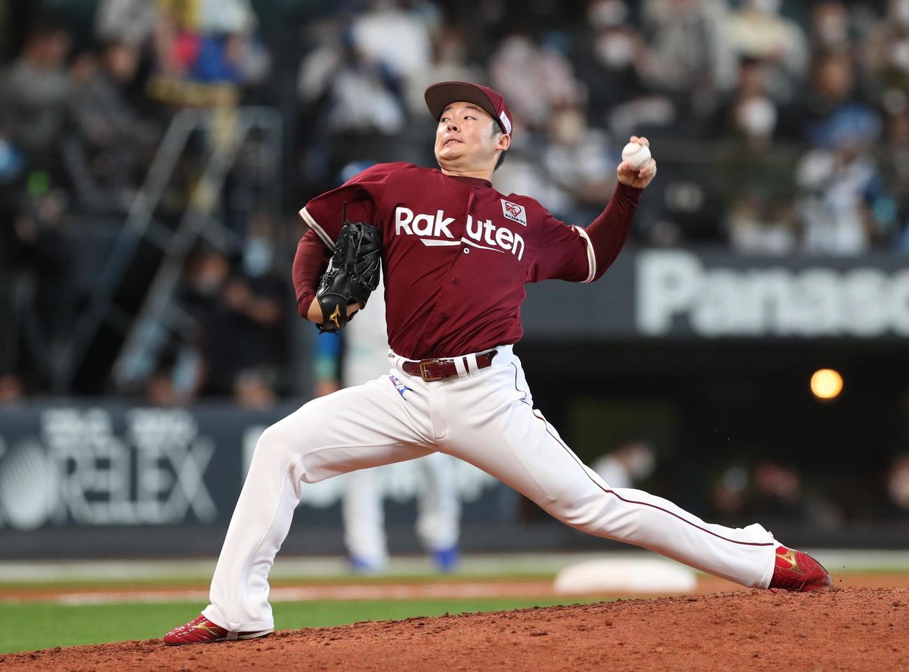 日本ハム対楽天　9回に登板の松井裕（撮影・黒川智章）