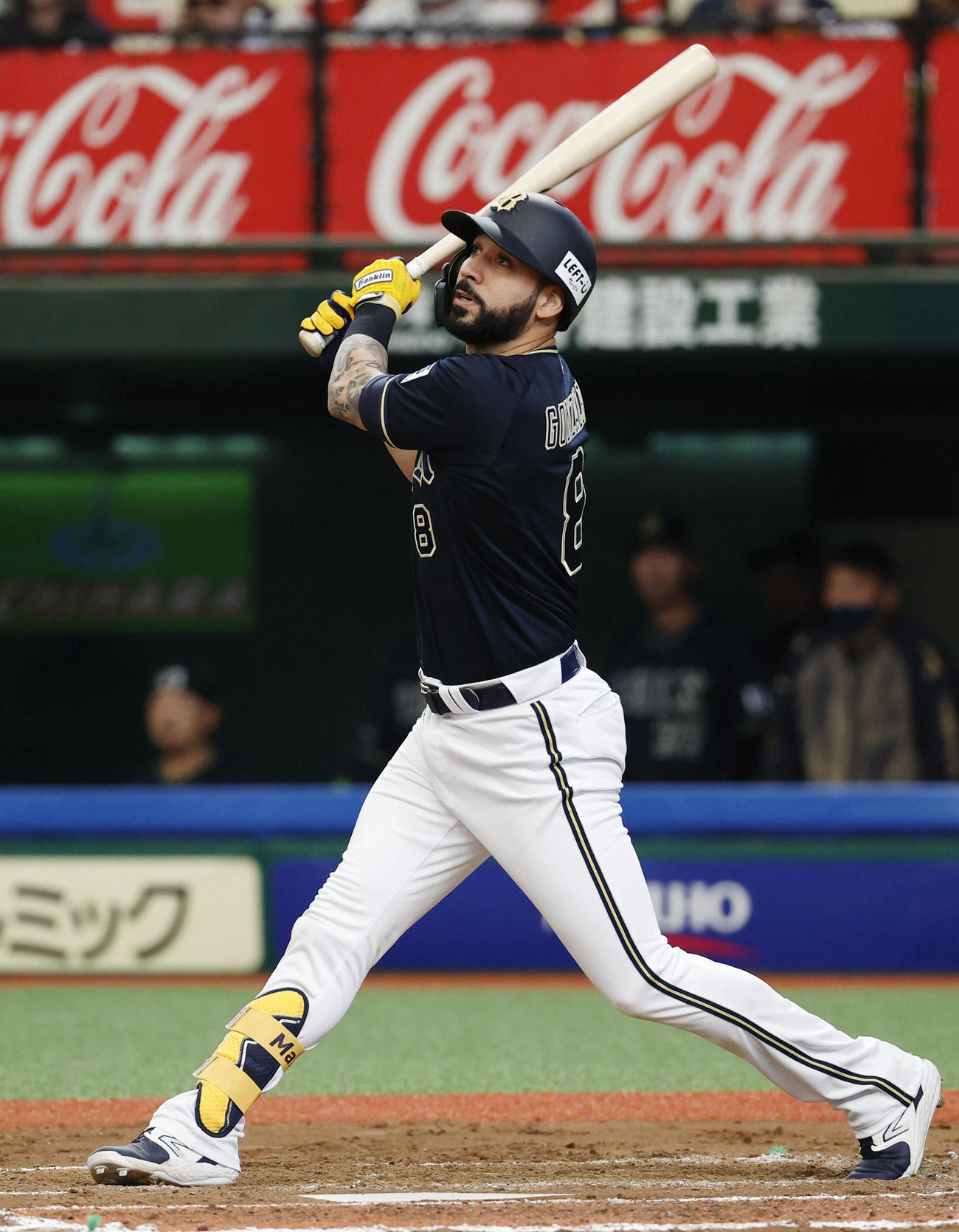 7回オリックス1死、ゴンザレスが左越えに同点本塁打を放つ（共同）