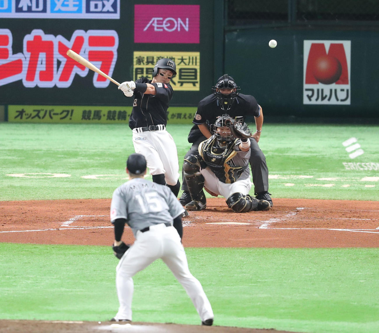 ソフトバンク対ロッテ　2回裏ソフトバンク無死、牧原大成は中越え二塁打を放つ（撮影・梅根麻紀）