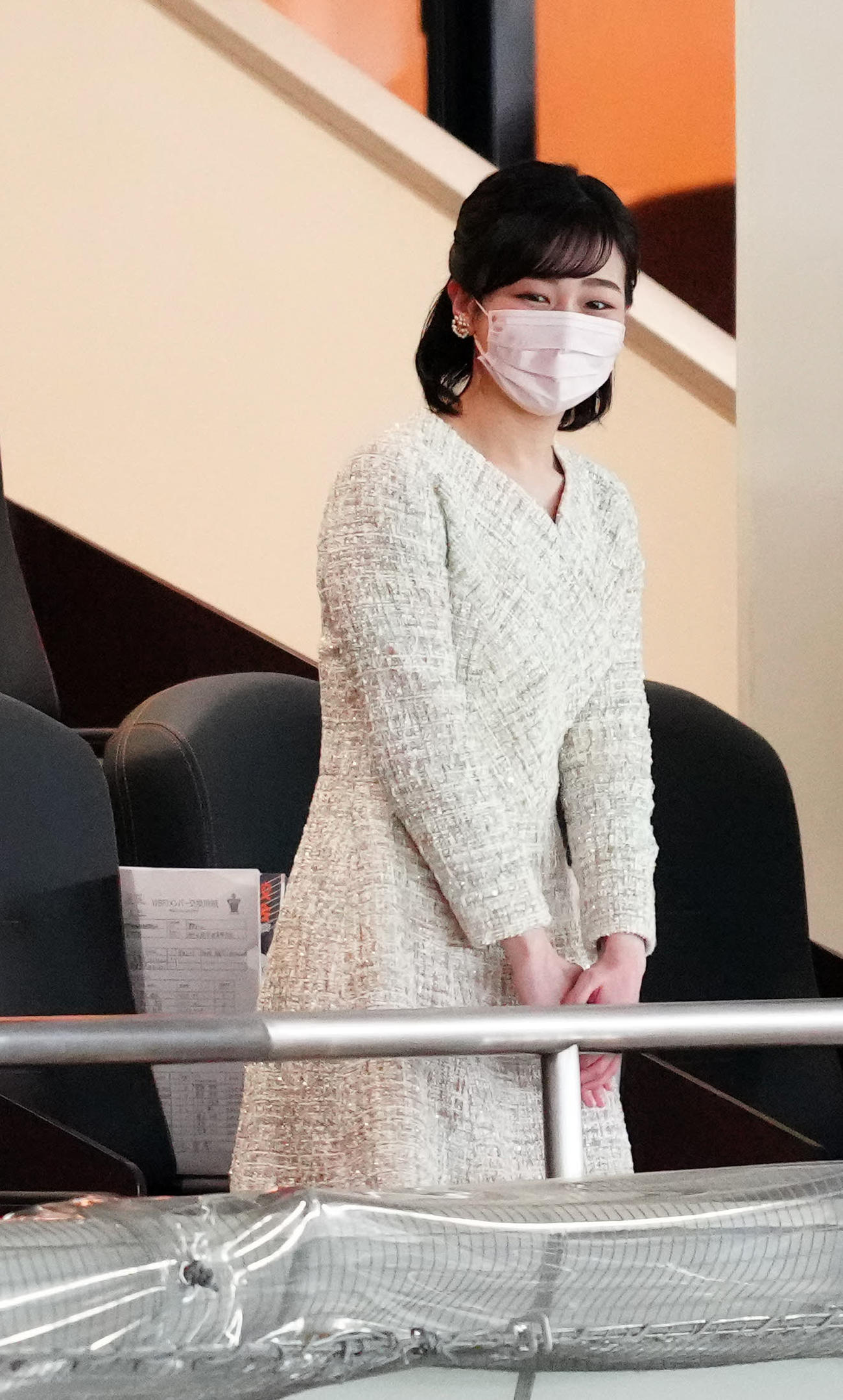 全国高校女子硬式野球選抜大会決勝、神戸弘陵－花巻東戦を観戦する秋篠宮家の次女佳子さま（撮影・江口和貴）