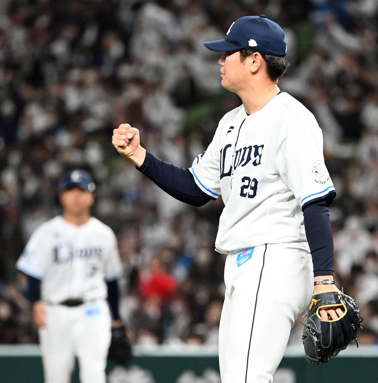 西武対オリックス　オリックスに勝利しガッツポーズを決める西武青山（撮影・たえ見朱実）