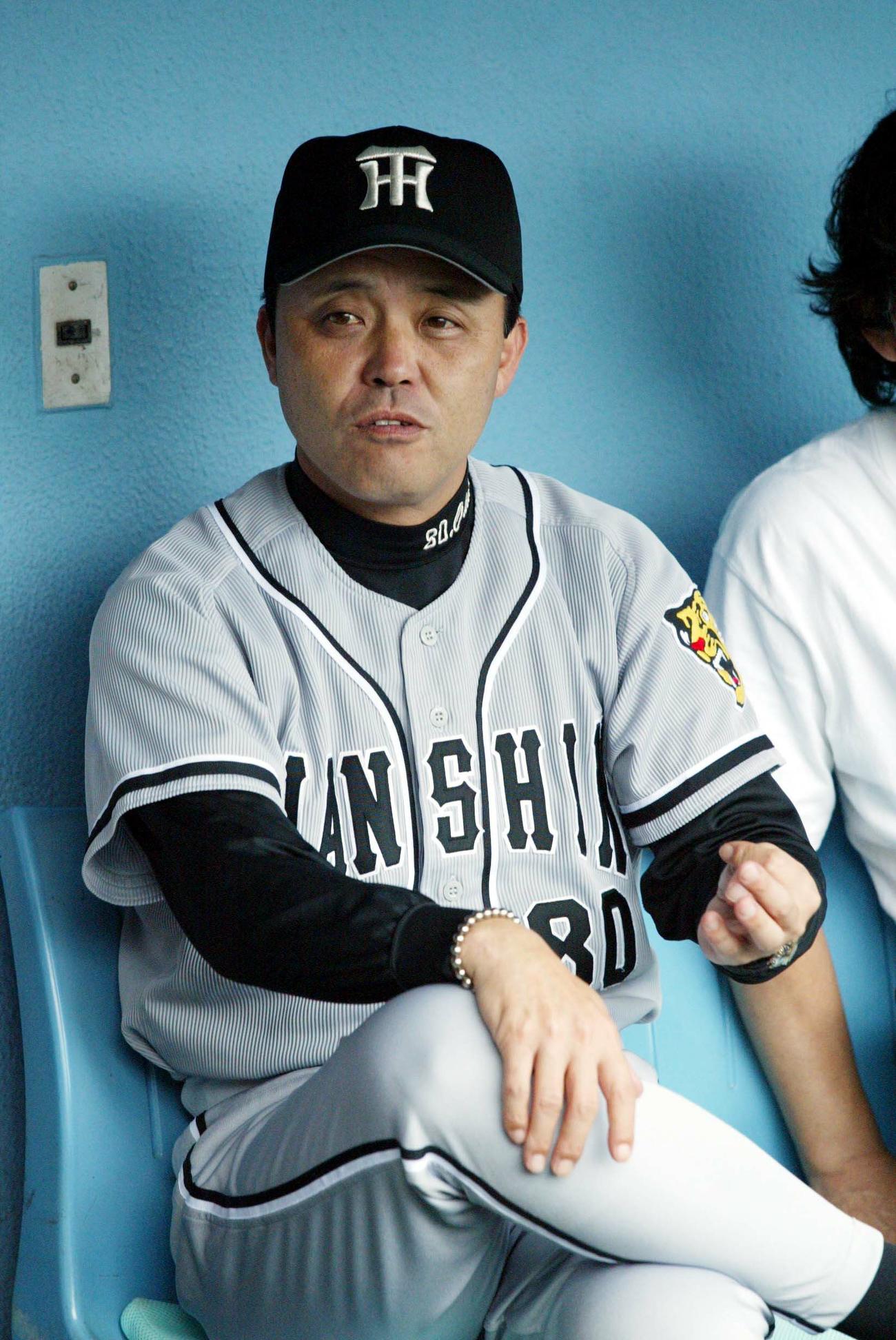 阪神岡田彰布監督（2004年7月8日撮影）