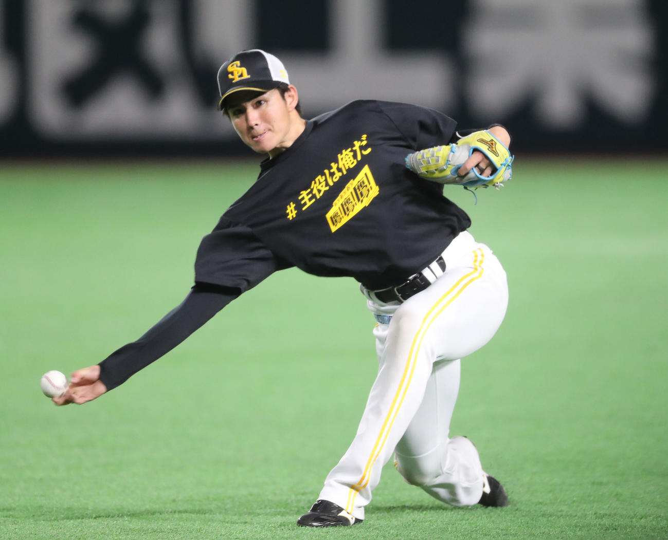 キャッチボールで調整する高橋礼（撮影・梅根麻紀）