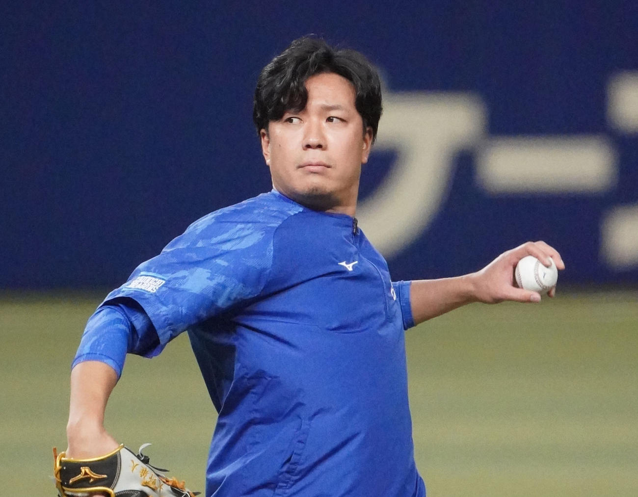 キャッチボールをする大野雄大（撮影・森本幸一）