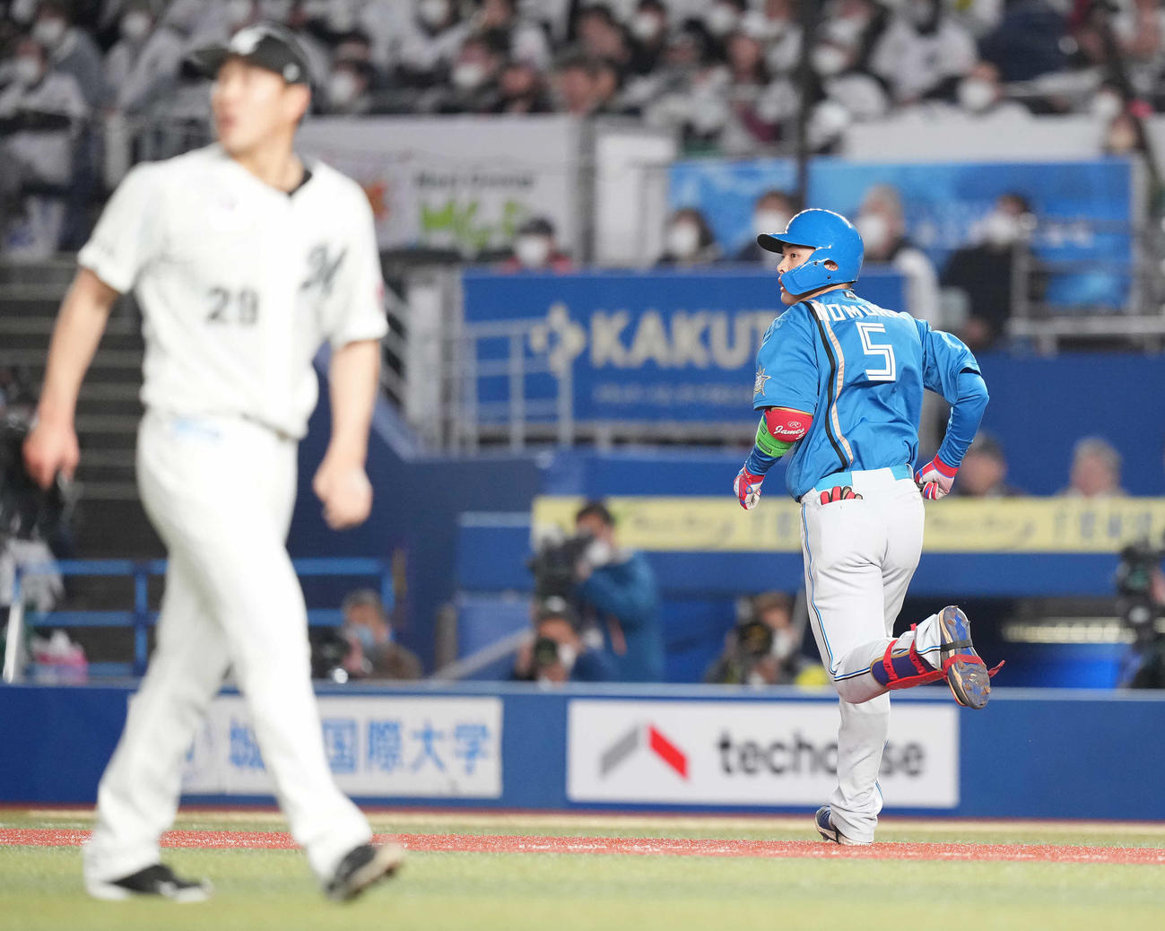 ロッテ対日本ハム　1回表日本ハム1死一、二塁、先制の左越え3点本塁打を放つ野村（撮影・鈴木みどり）