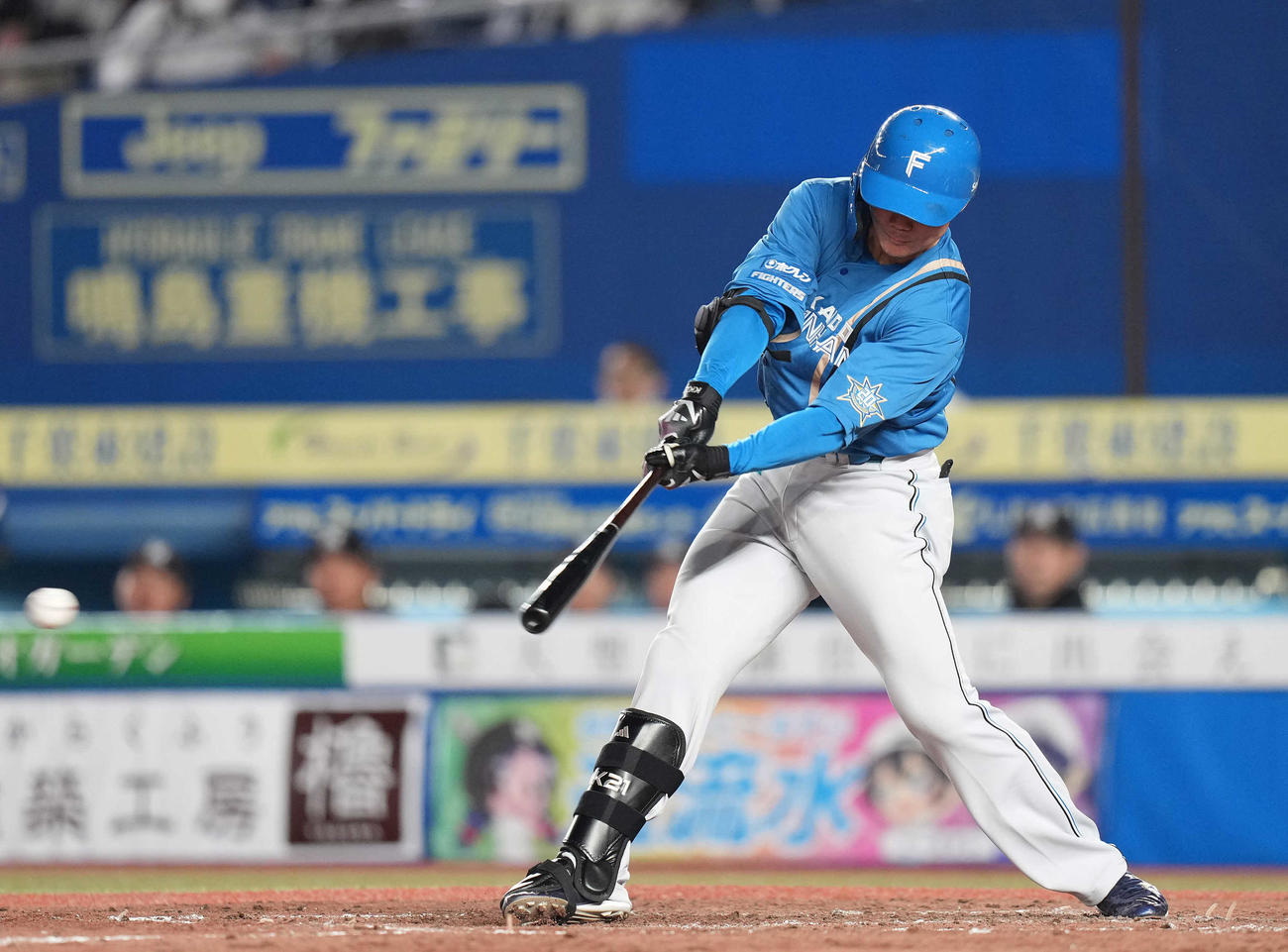 ロッテ対日本ハム　4回表日本ハム無死二塁、中前適時打を放つ清宮（撮影・鈴木みどり）