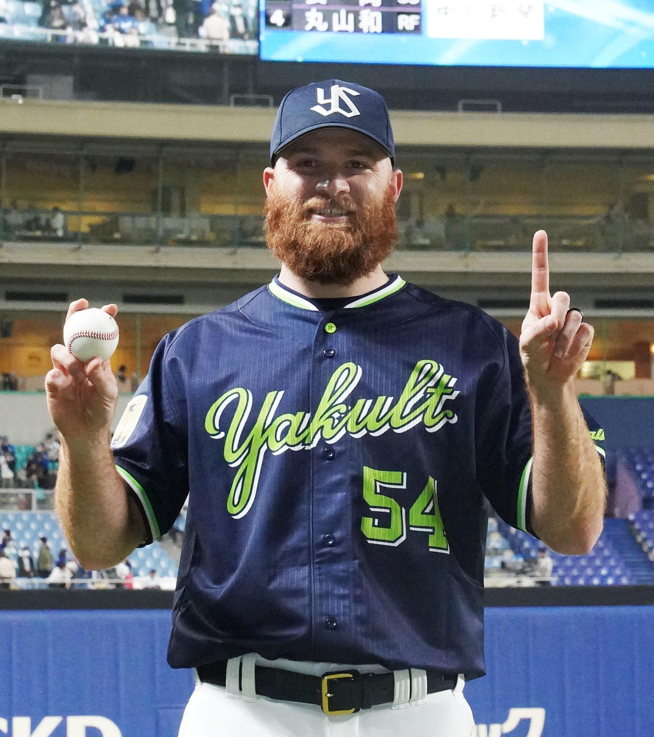 中日対ヤクルト戦　ヒーローインタビューを終えポーズを決めるサイスニード（撮影・森本幸一）