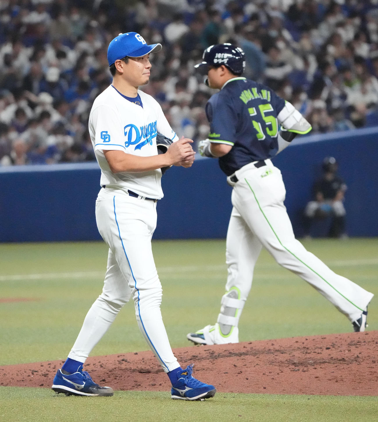 中日対ヤクルト戦　5回表ヤクルト無死、村上を中飛に打ち取った大野雄（撮影・森本幸一）