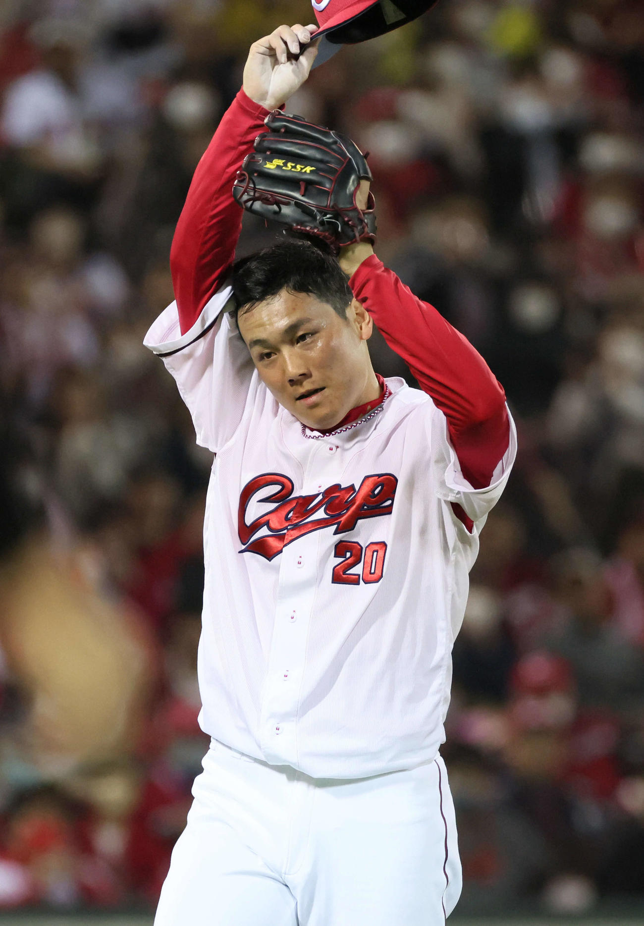 広島対阪神　勝ち越し適時二塁打を浴びた栗林（撮影・加藤孝規）