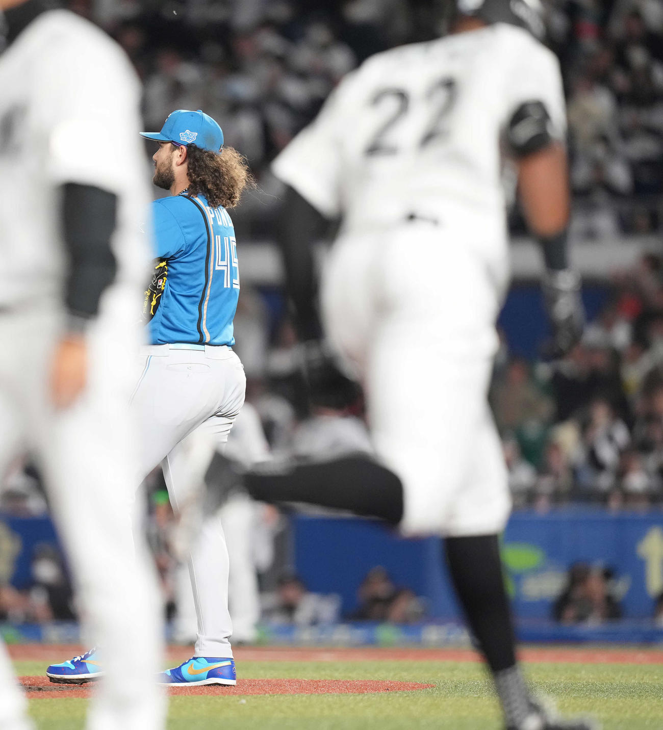 ロッテ対日本ハム　2回裏ロッテ無死二塁、ポランコに右越え2点本塁打を浴びるポンセ（撮影・鈴木みどり）