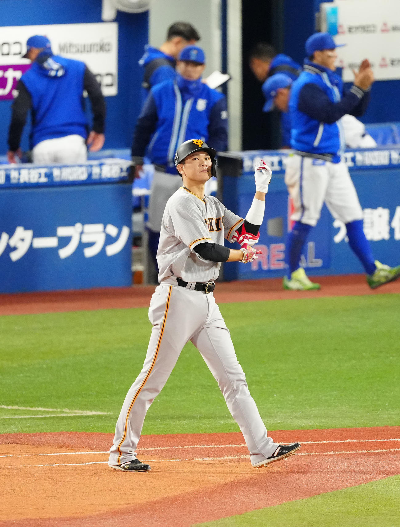DeNA対巨人　7回表巨人2死二塁、右飛に倒れた坂本（撮影・江口和貴）