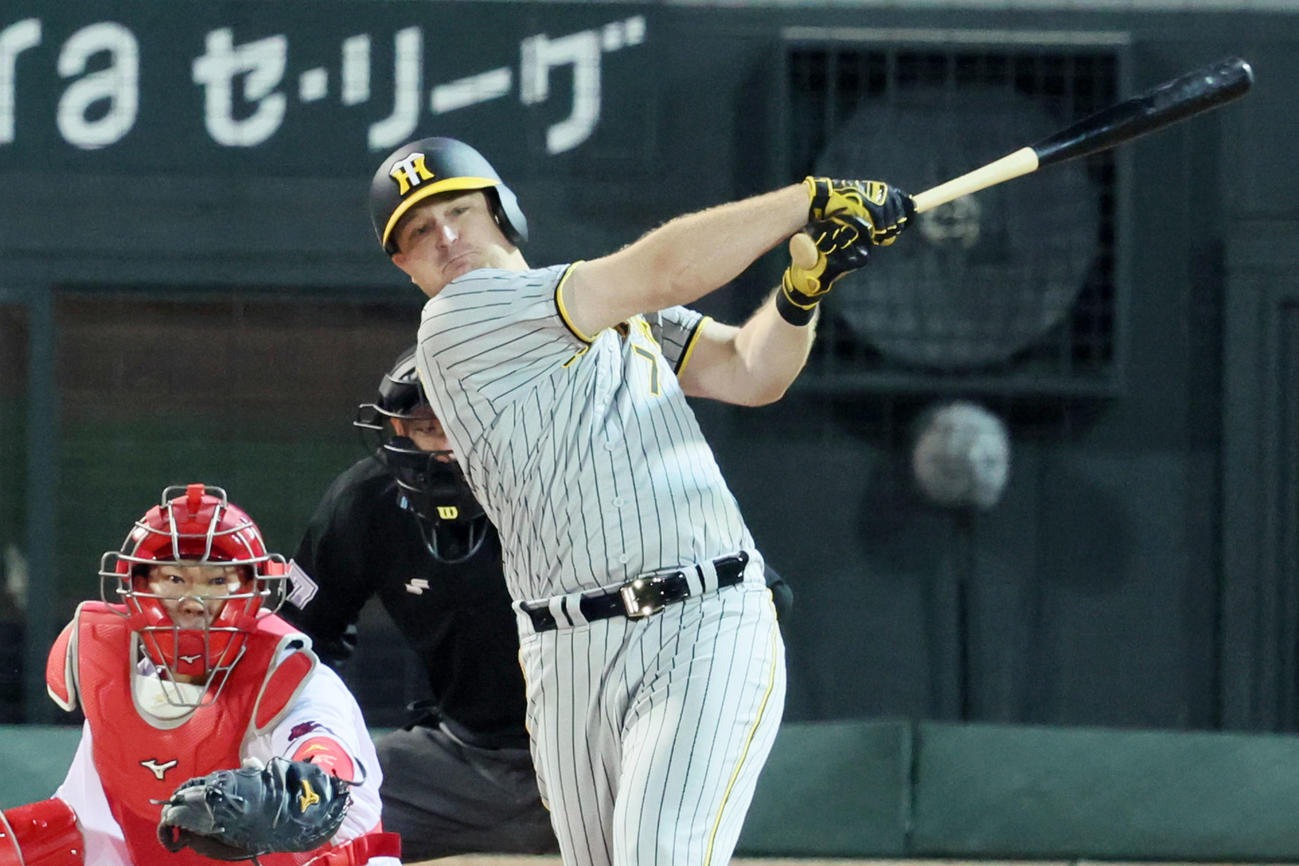 広島対阪神　5回表阪神無死二、三塁、ノイジーは左へ適時打を放つ（撮影・加藤哉）