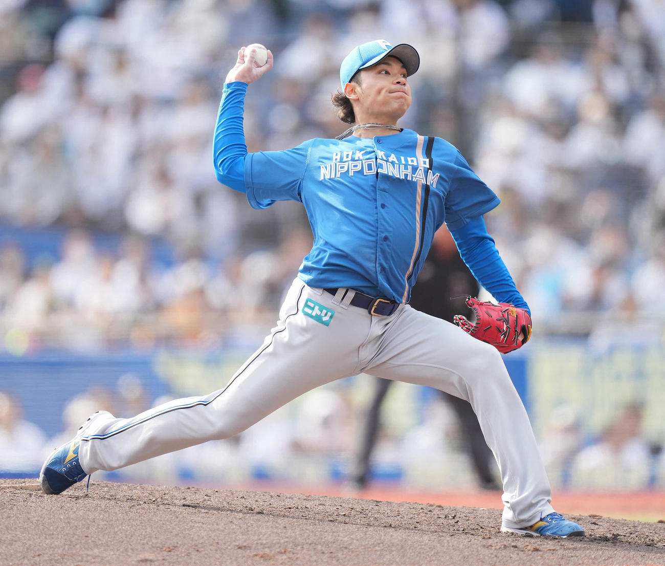 ロッテ対日本ハム　先発し力投する日本ハム伊藤（撮影・鈴木みどり）