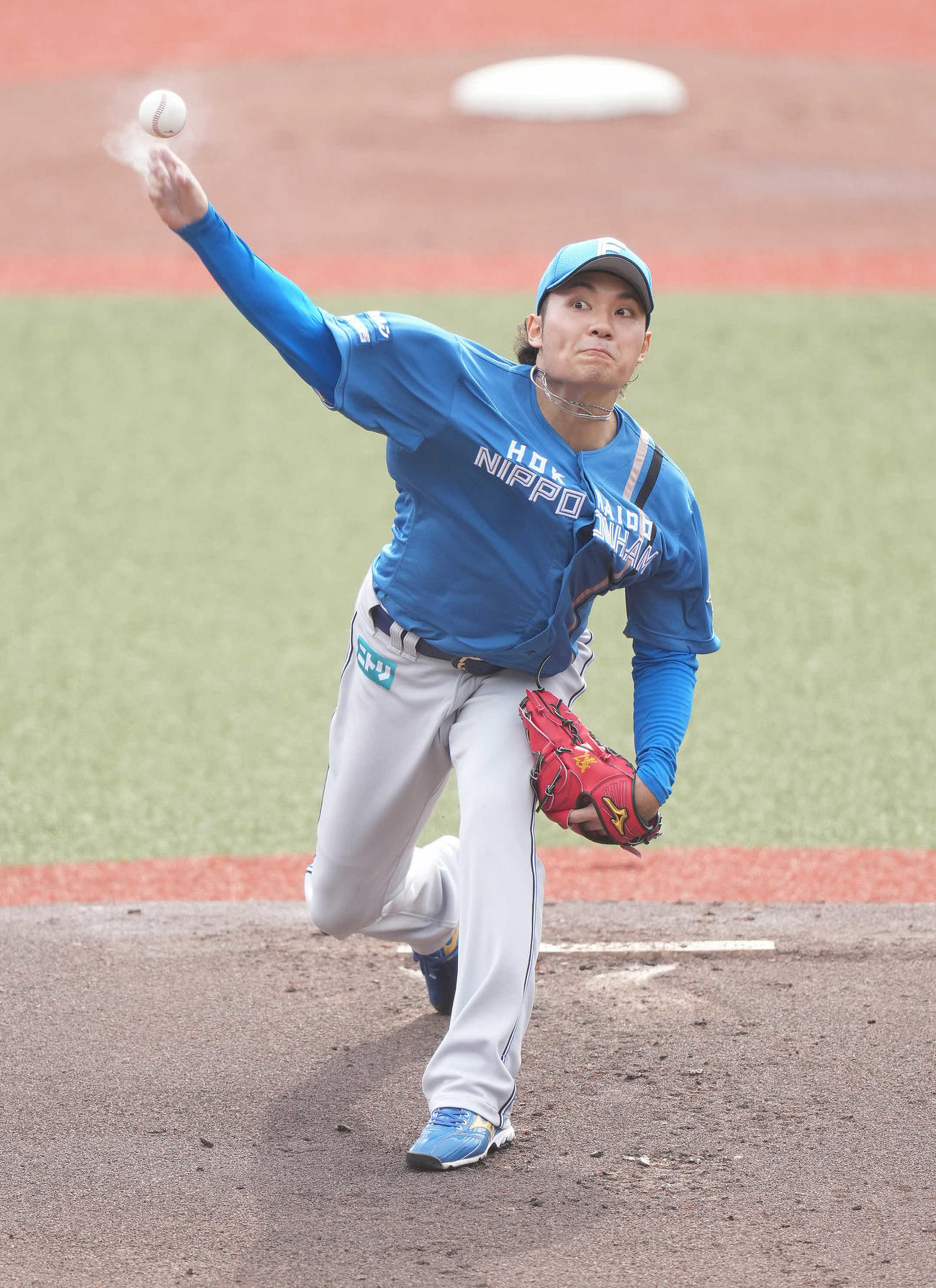 ロッテ対日本ハム　先発し力投する日本ハム伊藤（撮影・鈴木みどり）