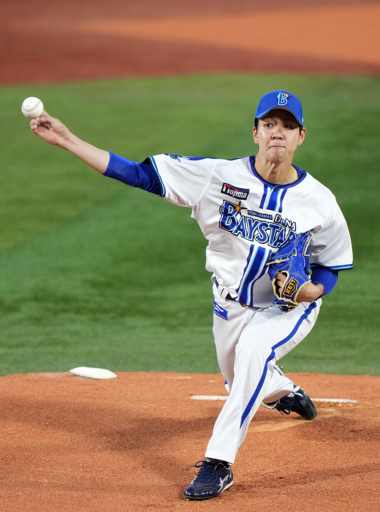 DeNA対巨人　力投するDeNA先発の平良（撮影・横山健太）