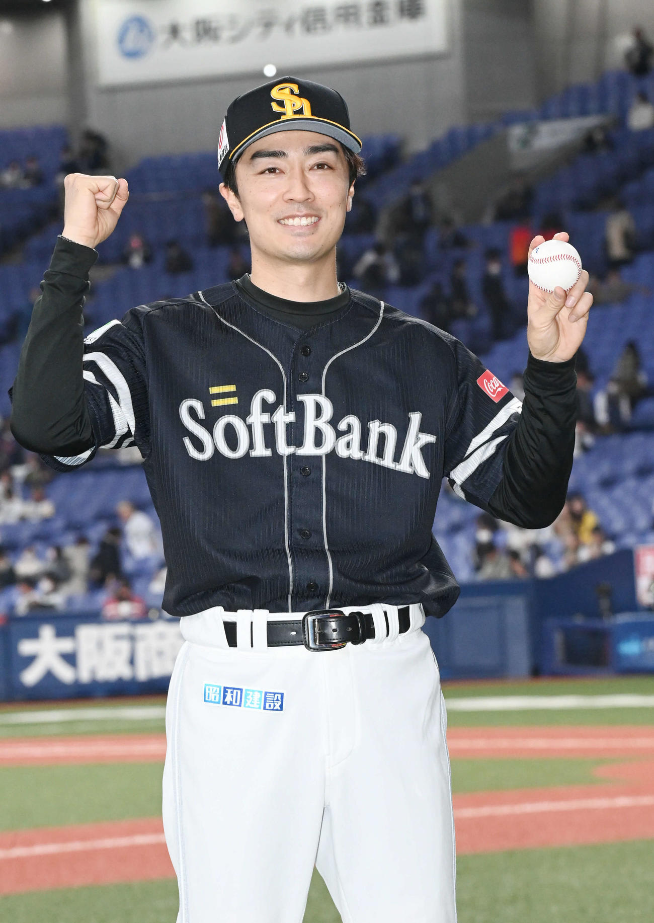 オリックスに勝利し、ポーズを決めるソフトバンク和田（撮影・和賀正仁）
