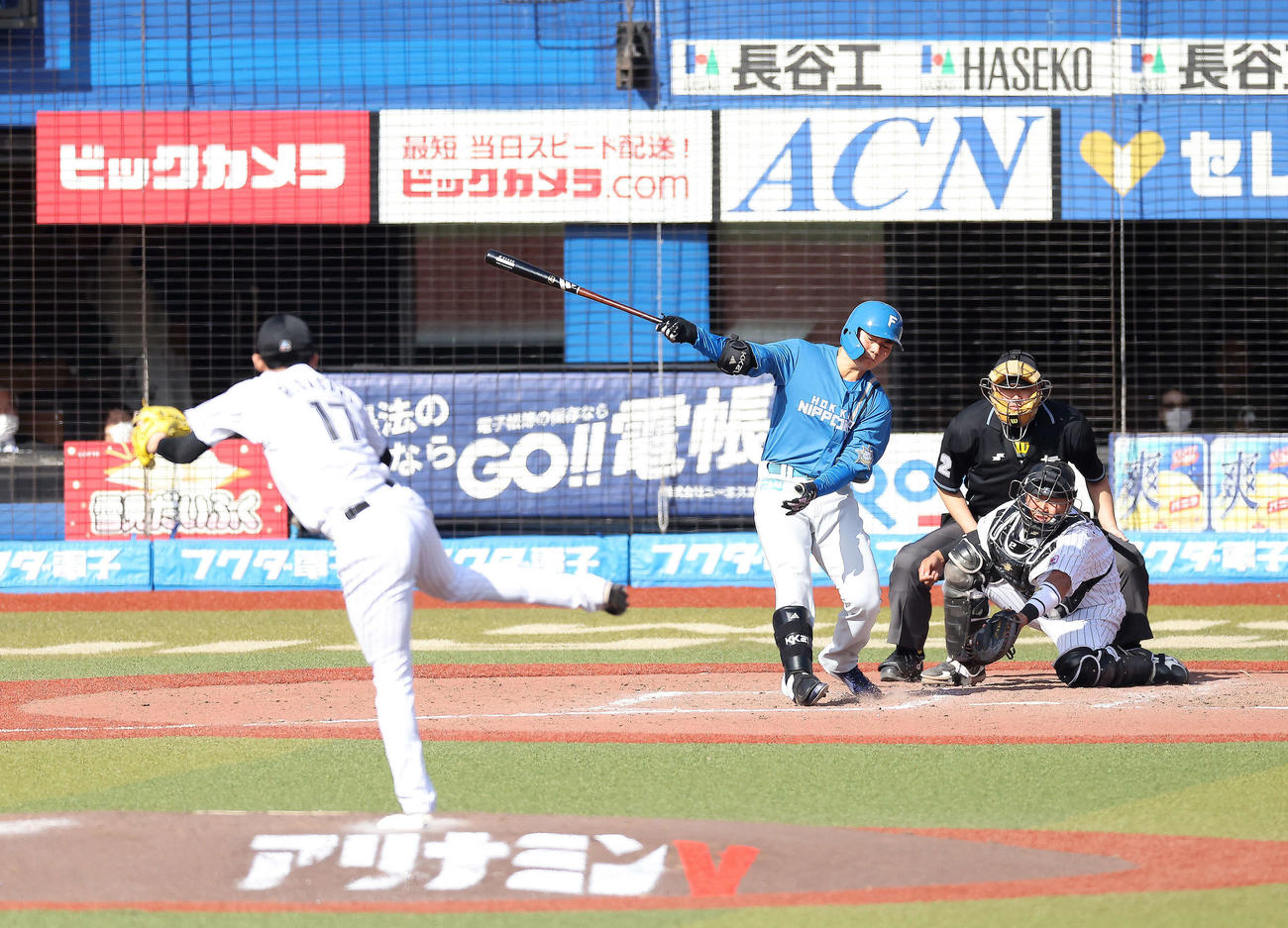 ロッテ対日本ハム　5回表日本ハム無死、空振り三振に倒れる清宮。投手佐々木朗（撮影・河田真司）