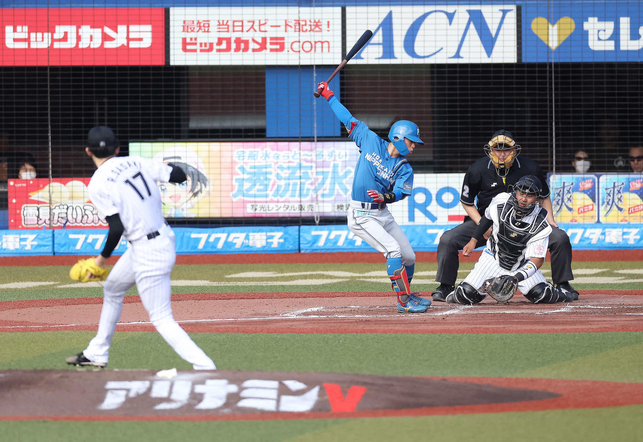 ロッテ対日本ハム　6回表日本ハム2死、五十幡を空振り三振に抑える佐々木朗（撮影・河田真司）