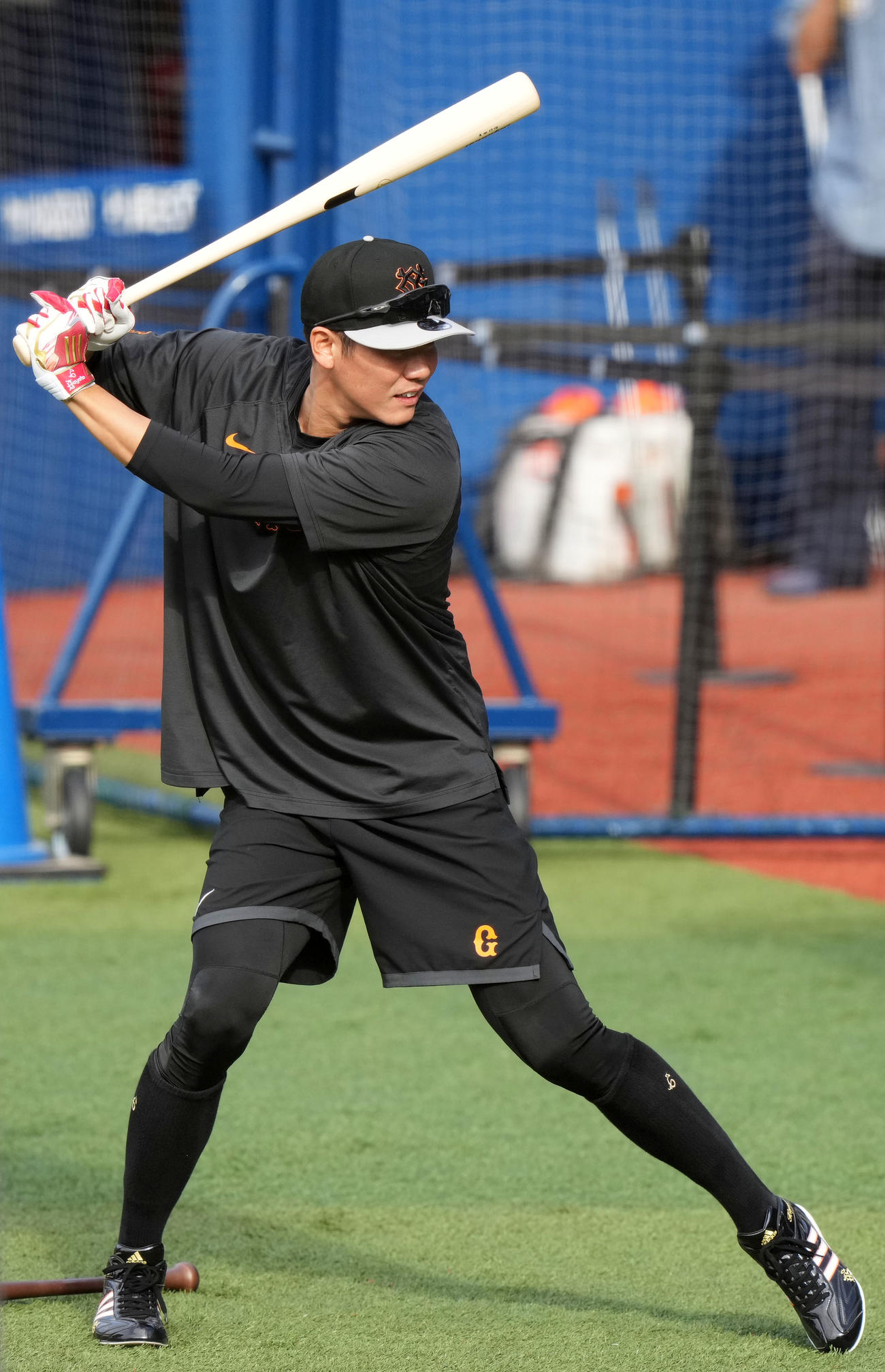 DeNA対巨人　打撃練習をする巨人坂本（撮影・横山健太）