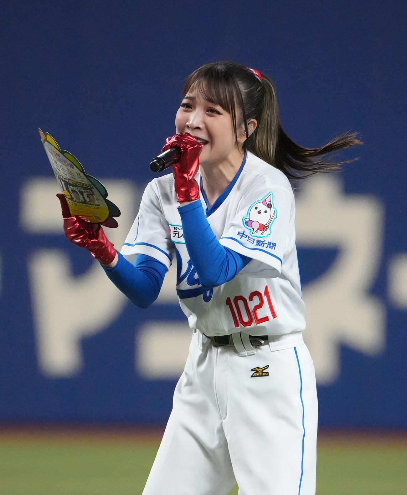 中日対ヤクルト戦　試合前、ミニライブを行ったMay’n（撮影・森本幸一）