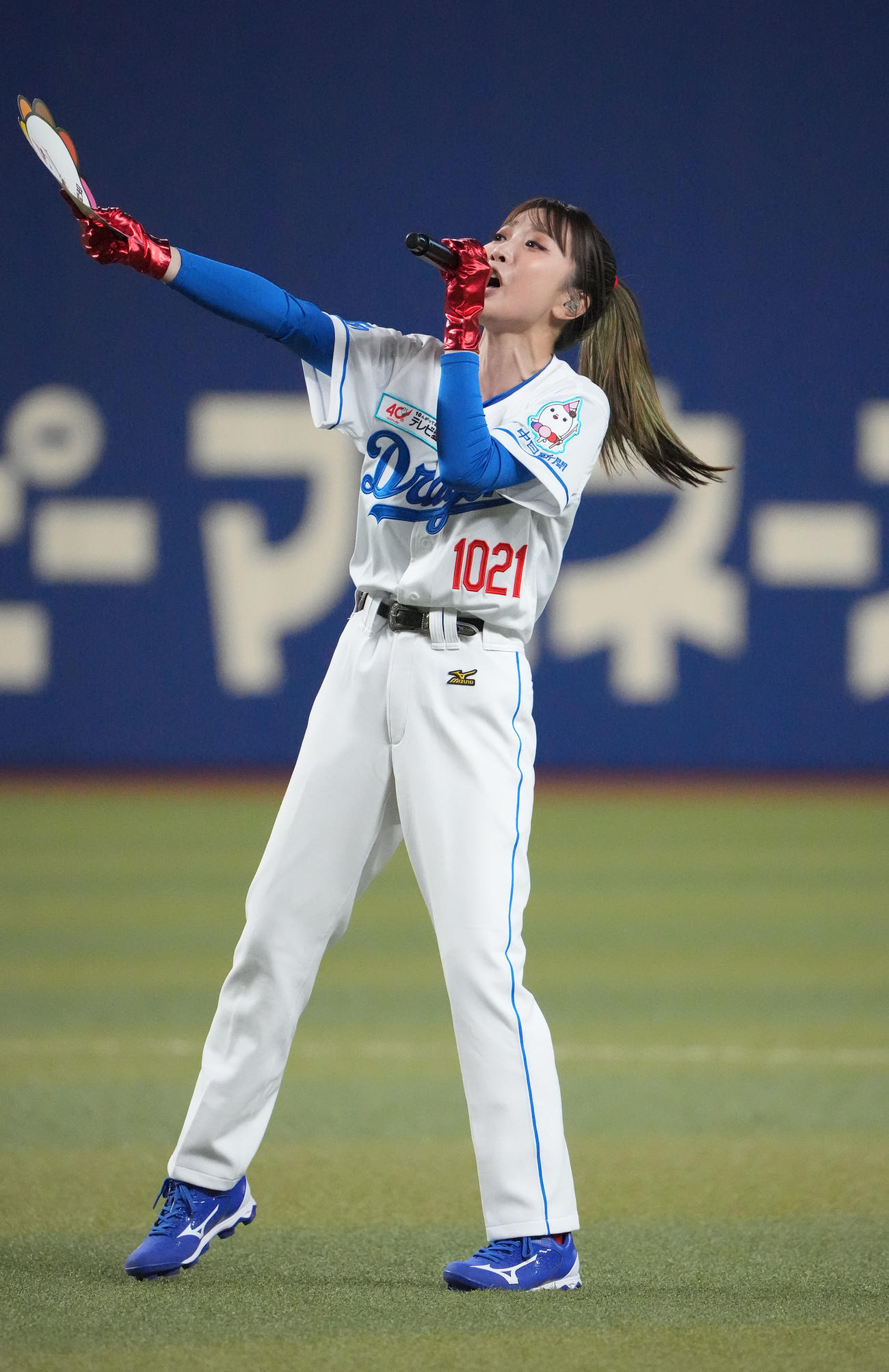 中日対ヤクルト戦　試合前、ミニライブを行ったMay’n（撮影・森本幸一）
