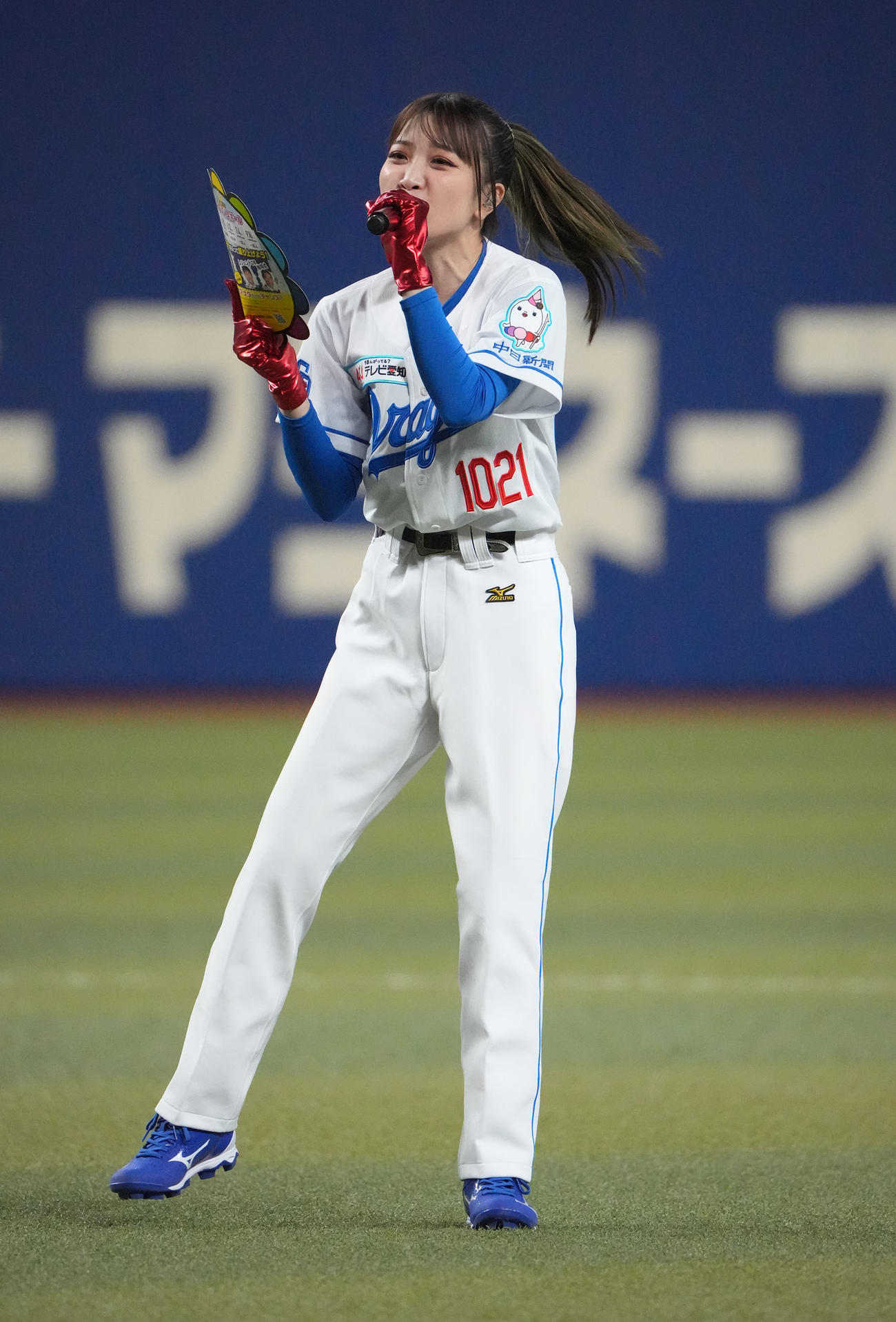 中日対ヤクルト戦　試合前、ミニライブを行ったMay’n（撮影・森本幸一）