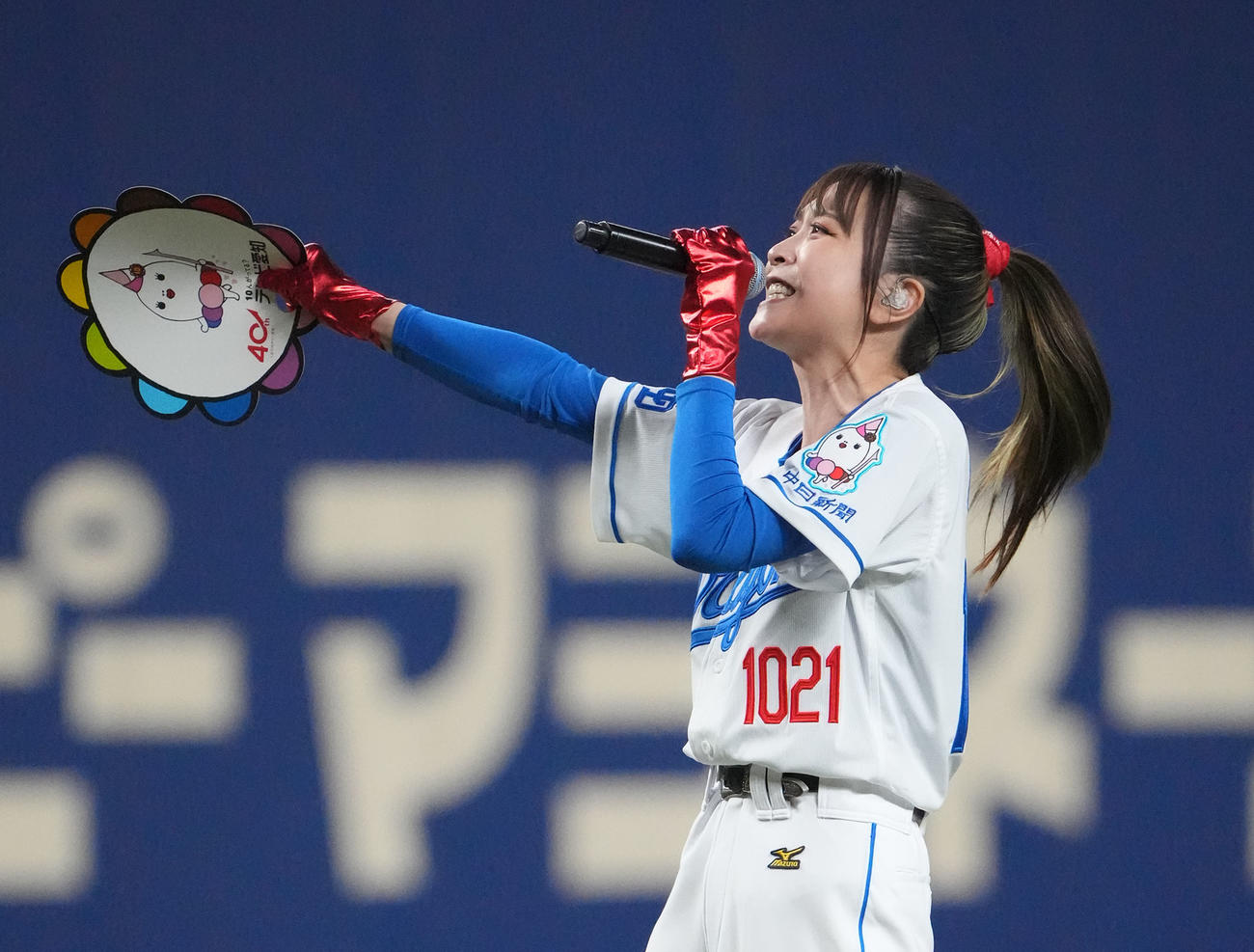 中日対ヤクルト戦　試合前、ミニライブを行ったMay’n（撮影・森本幸一）