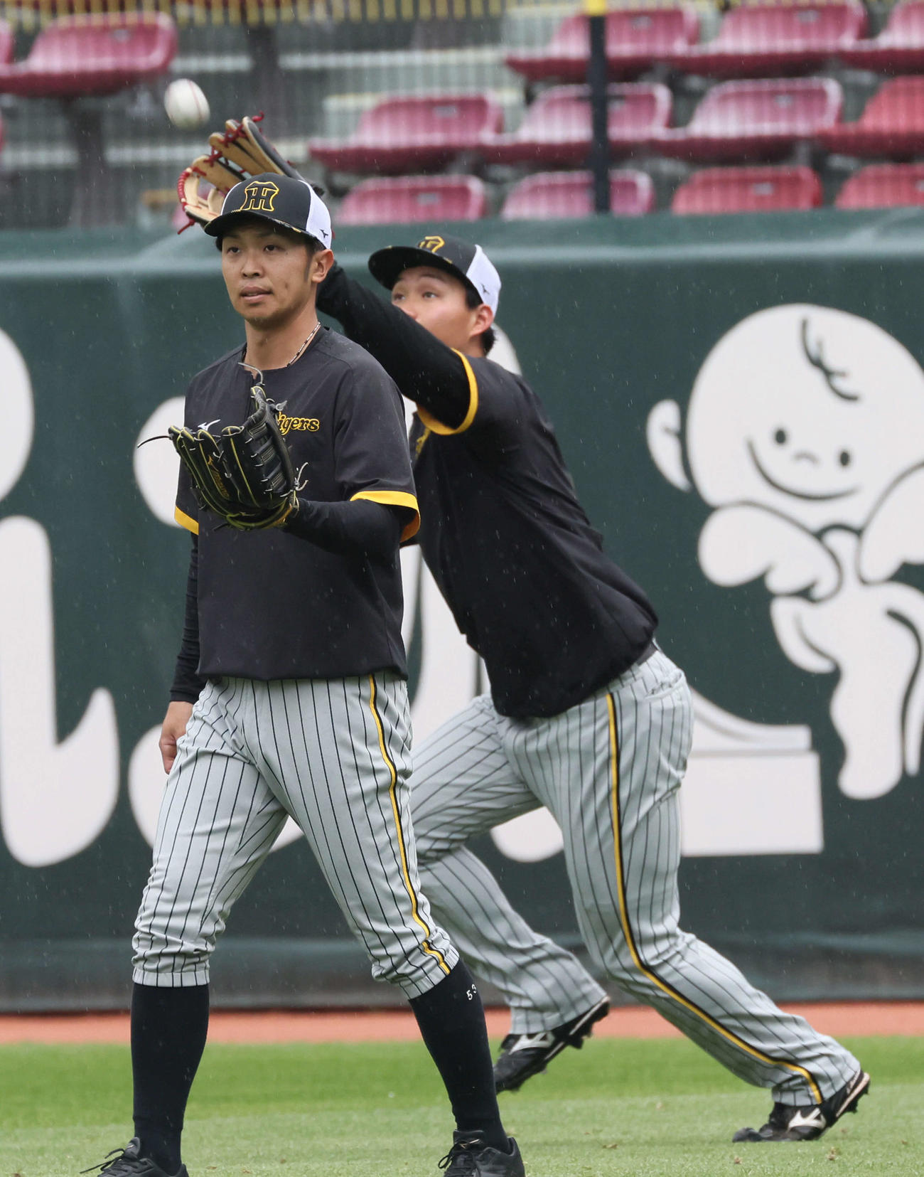 広島対阪神　外野でノックを受ける森下（撮影・加藤孝規）