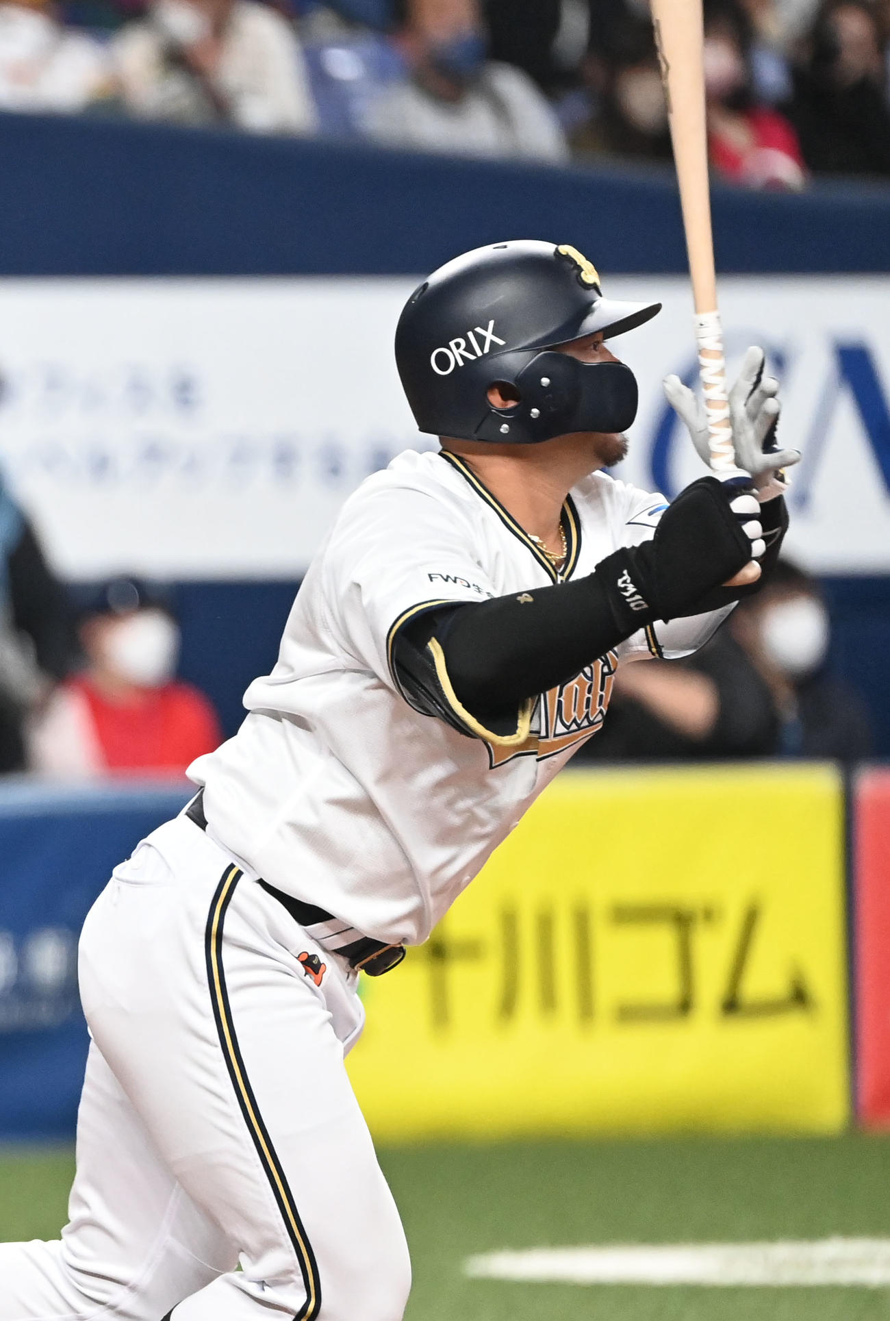 オリックス対ソフトバンク　3回裏オリックス1死二塁、右中間を破る適時二塁打を放つ森（撮影・和賀正仁）