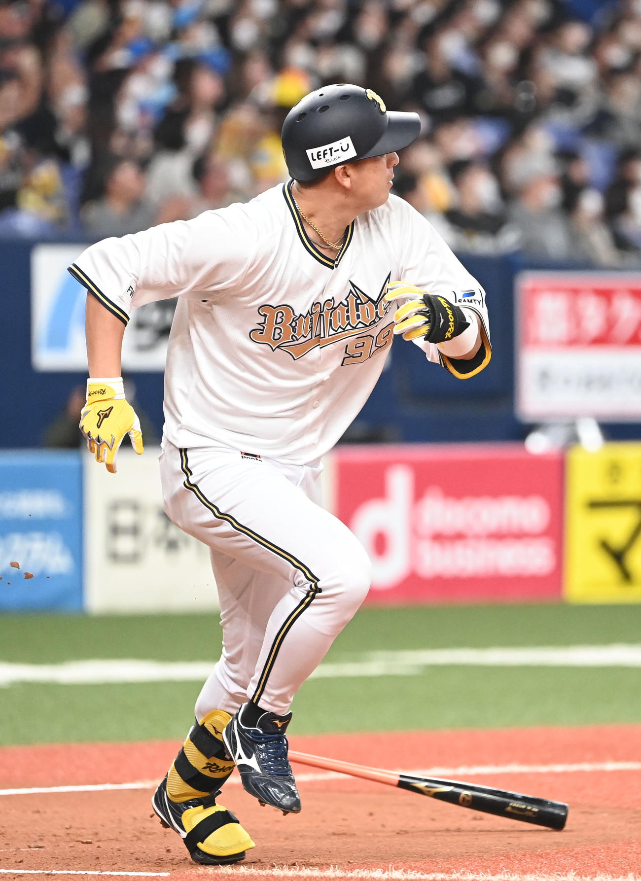 オリックス対ソフトバンク　3回裏オリックス2死二、三塁、左越えに3点本塁打を放つ杉本（撮影・和賀正仁）