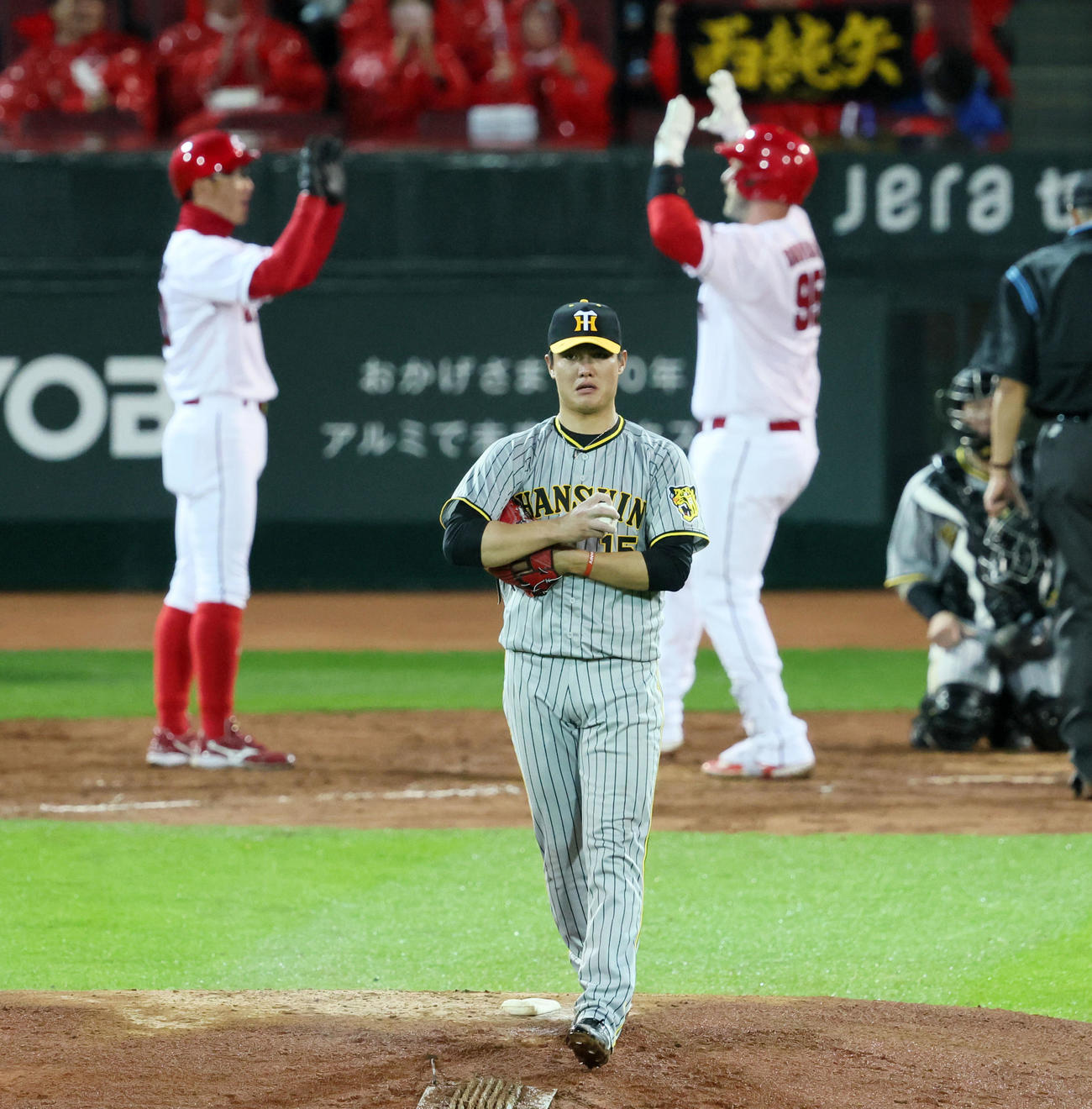 4回裏広島無死一塁、デビッドソンに左越え2点本塁打を浴びた西純（撮影・加藤哉）