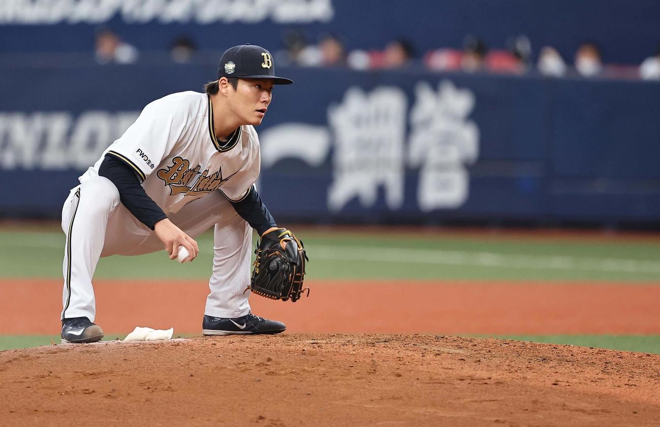 山本由伸オリックス対ソフトバンク　マウンドで気合の表情を見せる山本（撮影・上田博志）