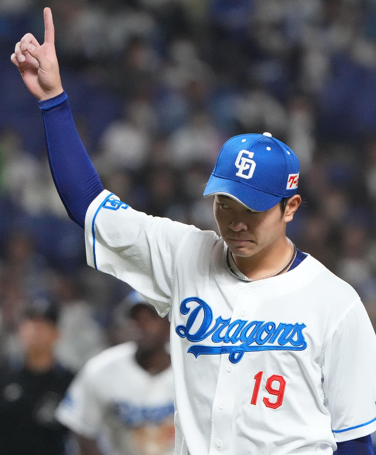 中日対ヤクルト戦　5回表ヤクルト2死、長岡を三振に仕留めアピールする高橋宏（撮影・森本幸一）