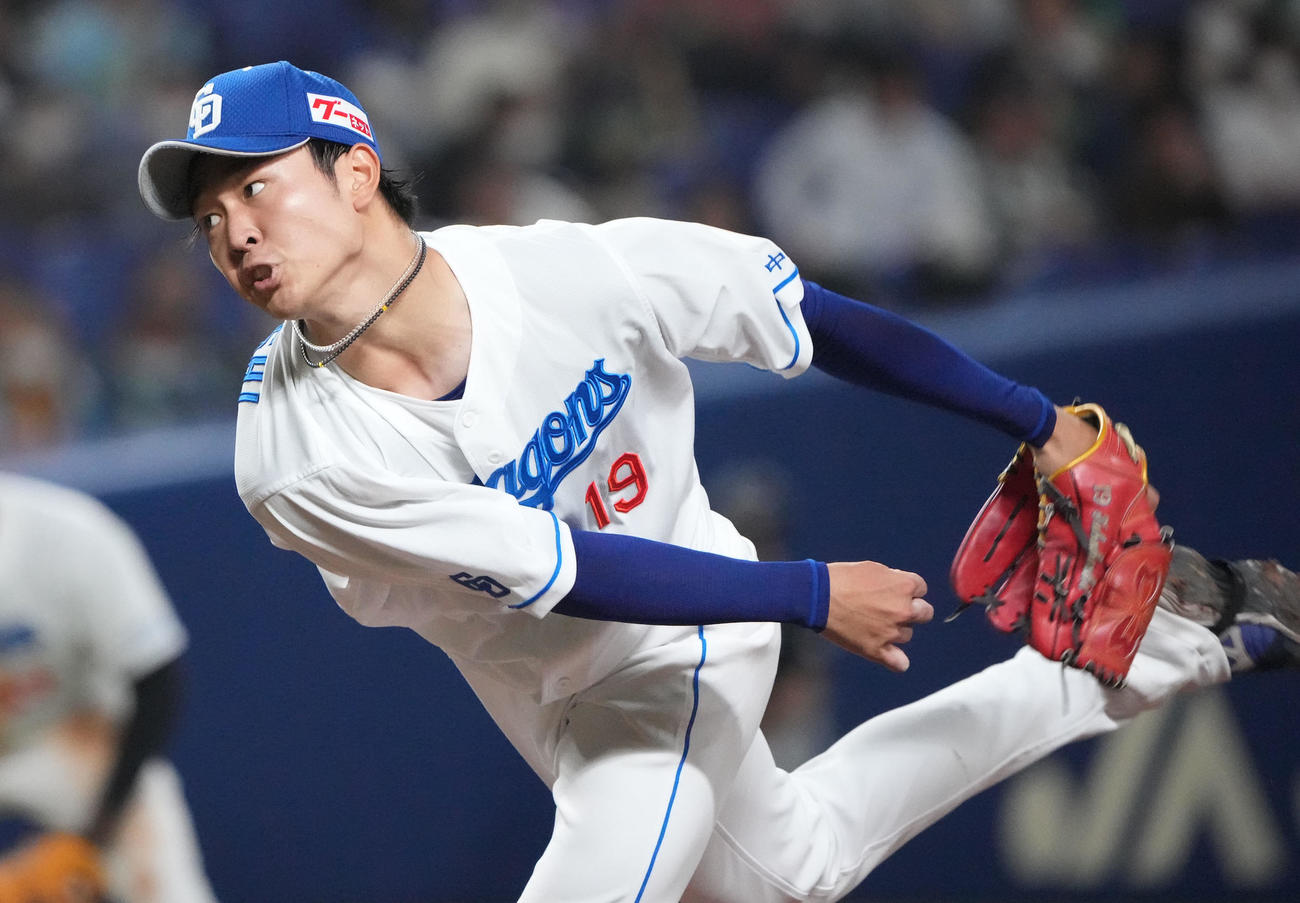 中日対ヤクルト戦　5回表、力投する中日先発の高橋宏（撮影・森本幸一）