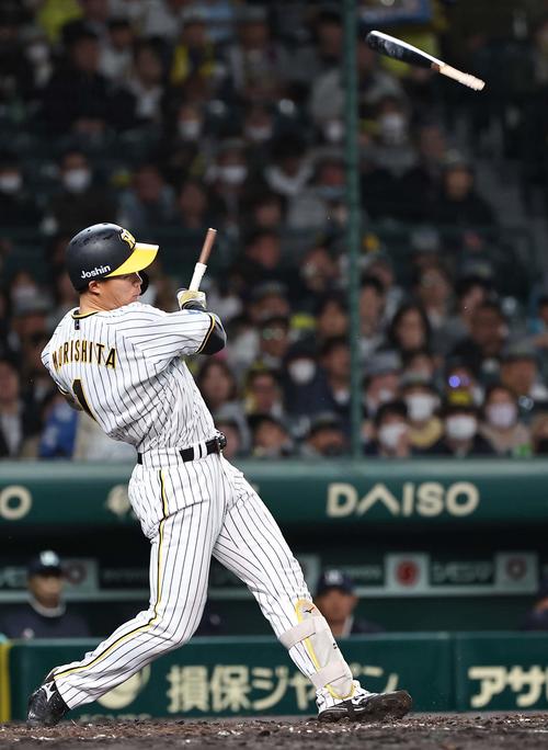 阪神対ヤクルト　4回裏阪神2死一塁、森下はバットを折られて三ゴロに倒れる（撮影・上田博志）