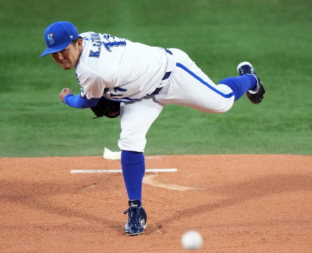 DeNA対巨人　力投するDeNA先発の東（撮影・横山健太）
