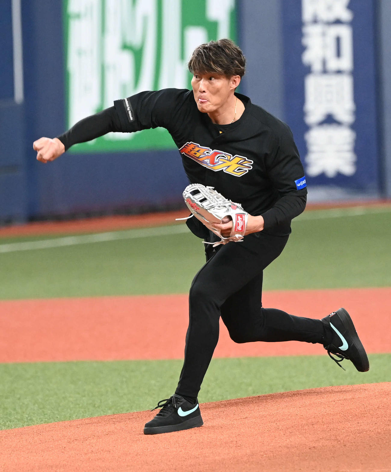 始球式を務める糸井嘉男氏（撮影・和賀正仁）