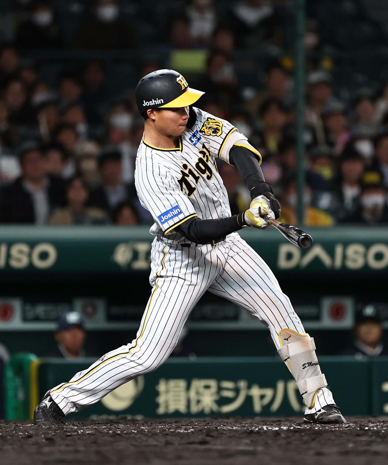 阪神対ヤクルト　9回裏阪神2死一、二塁、三振に倒れる森下（撮影・上田博志）