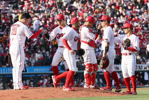 広島対巨人　巨人に連勝の広島ナイン（撮影・加藤孝規）