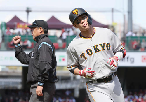 広島対巨人　2回表巨人1死一塁、坂本は三ゴロ（撮影・加藤孝規）