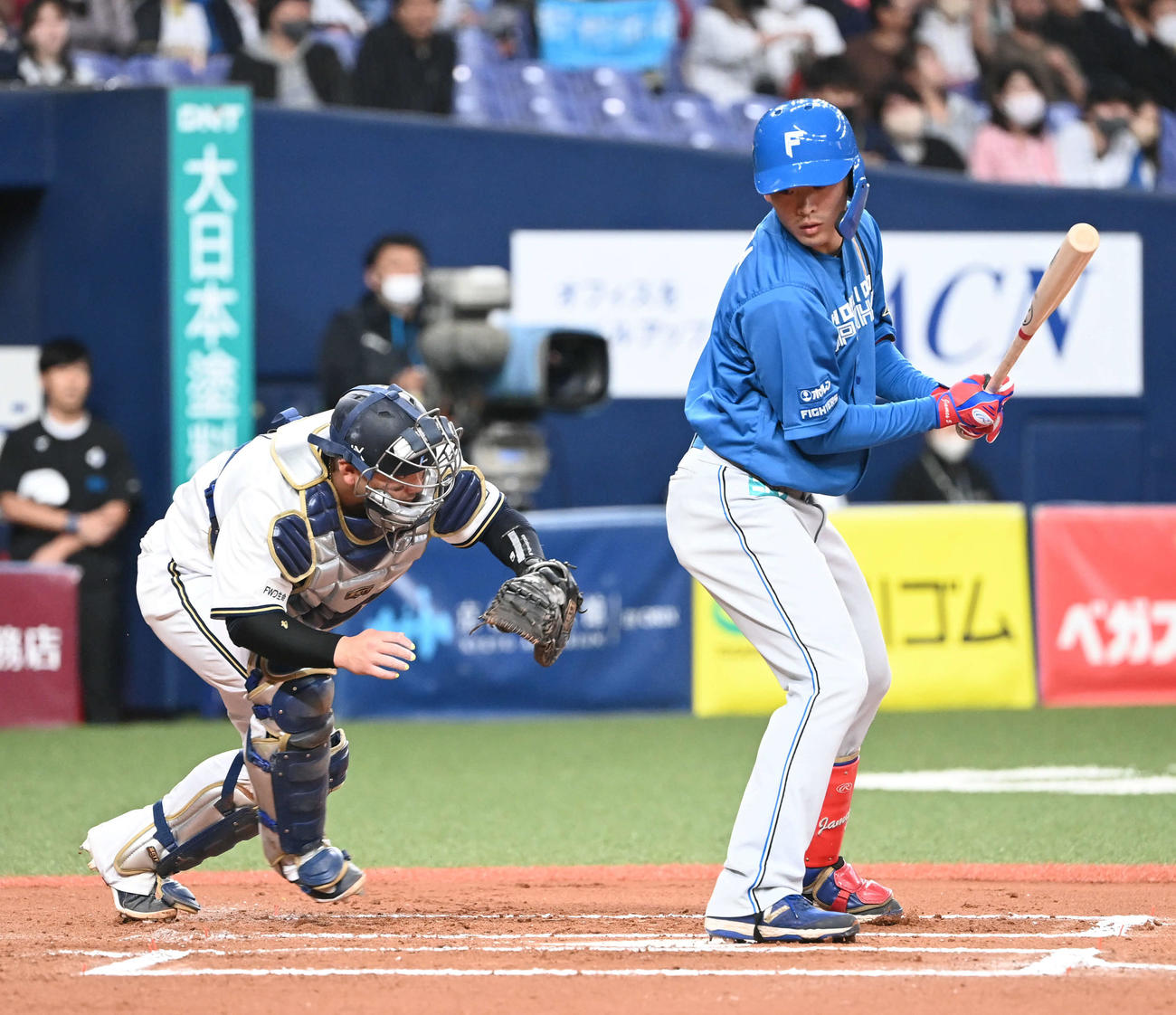 オリックス対日本ハム　6回表日本ハム2死一、二塁、空振り三振に倒れる野村（撮影・和賀正仁）