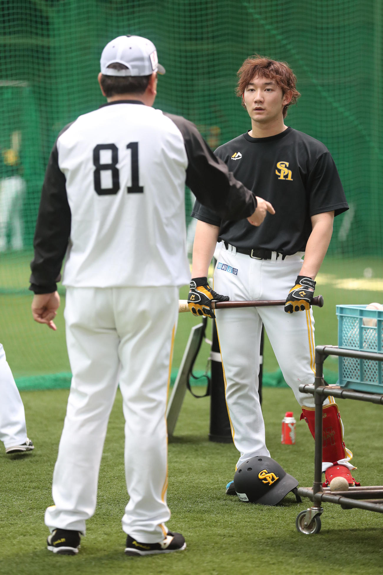 藤本監督の話を真剣に聞く正木（撮影・梅根麻紀）