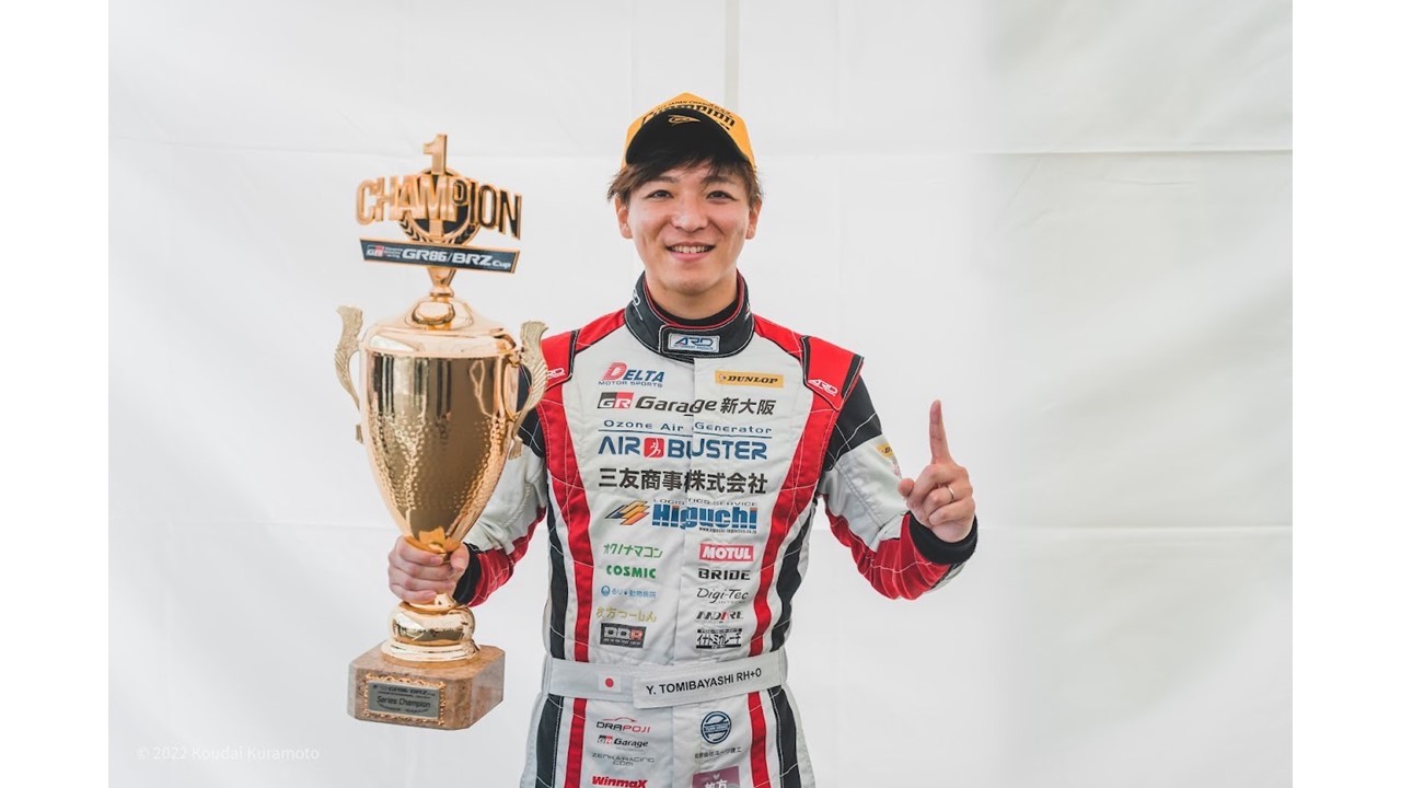 9日のロッテ楽天戦で始球式を行うeスポーツレーサー兼リアルレーサーの冨林勇佑（球団提供）