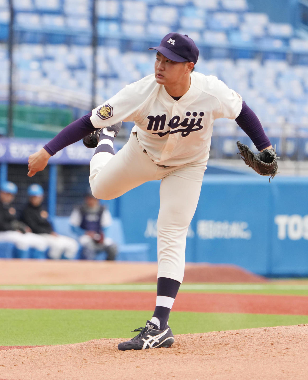 東大対明大　明大先発の村田（撮影・小沢裕）