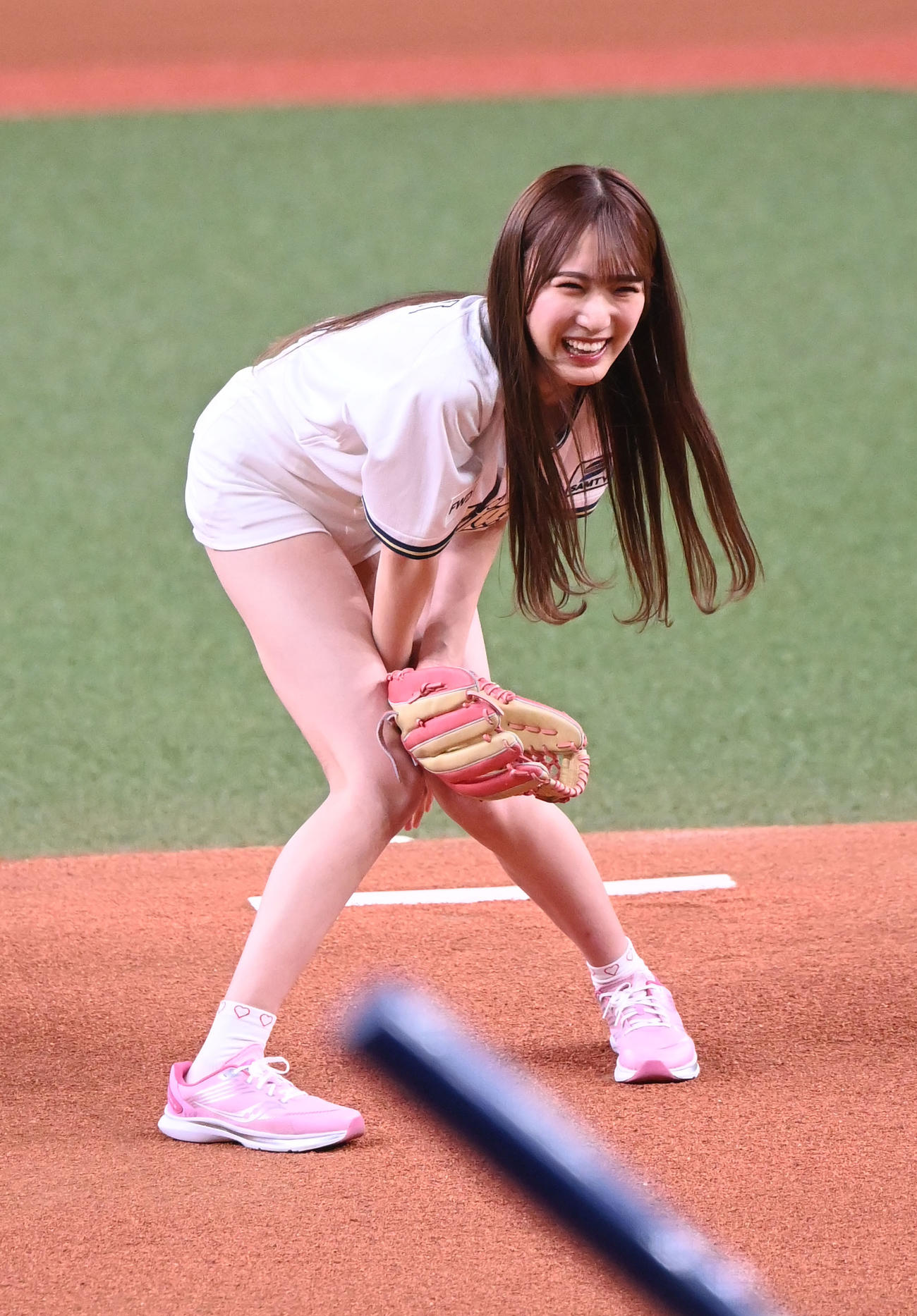 オリックス対日本ハム　特別始球式を務める始球式NMB48の原かれん（撮影・和賀正仁）