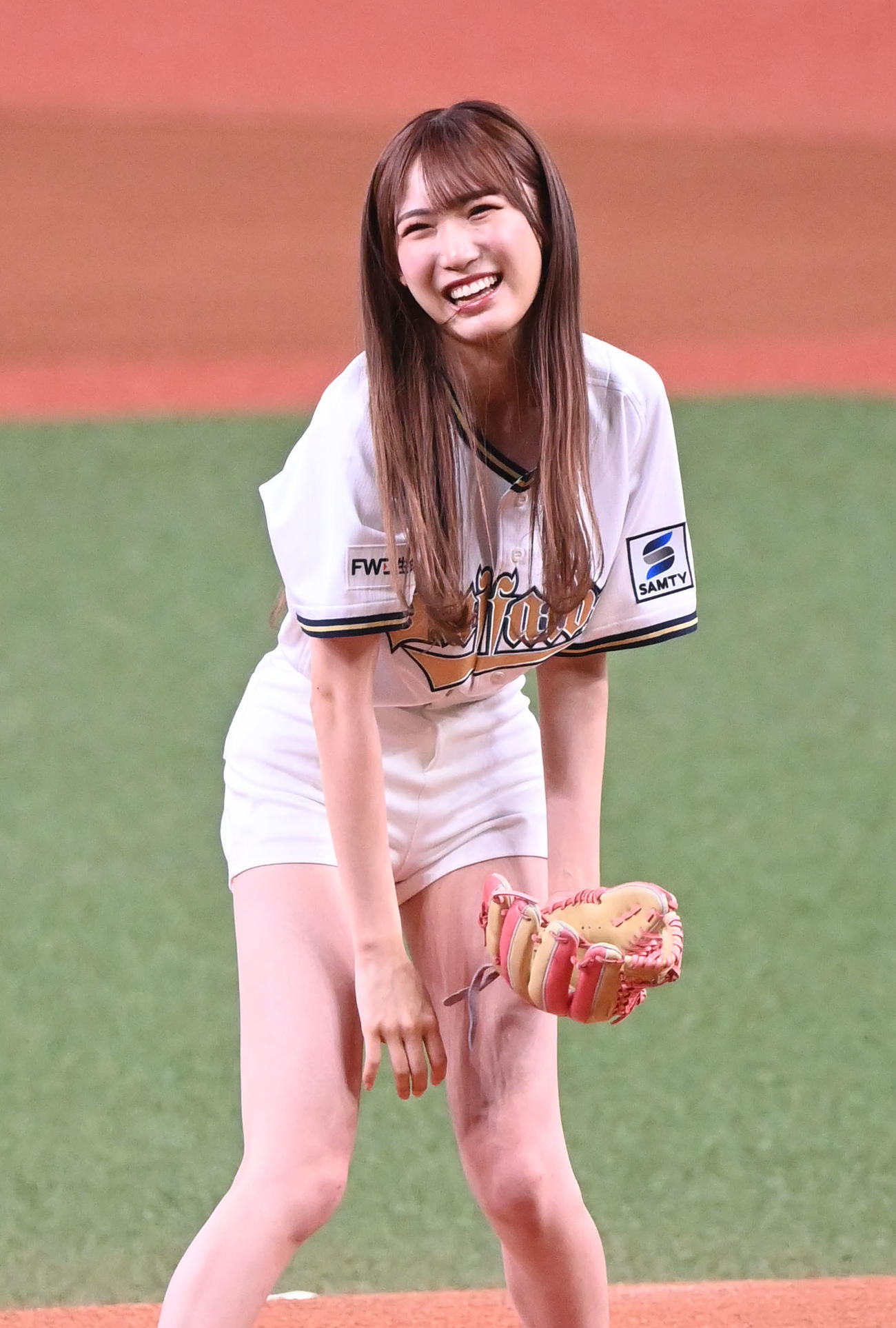 オリックス対日本ハム　特別始球式を務める始球式NMB48の原かれん（撮影・和賀正仁）